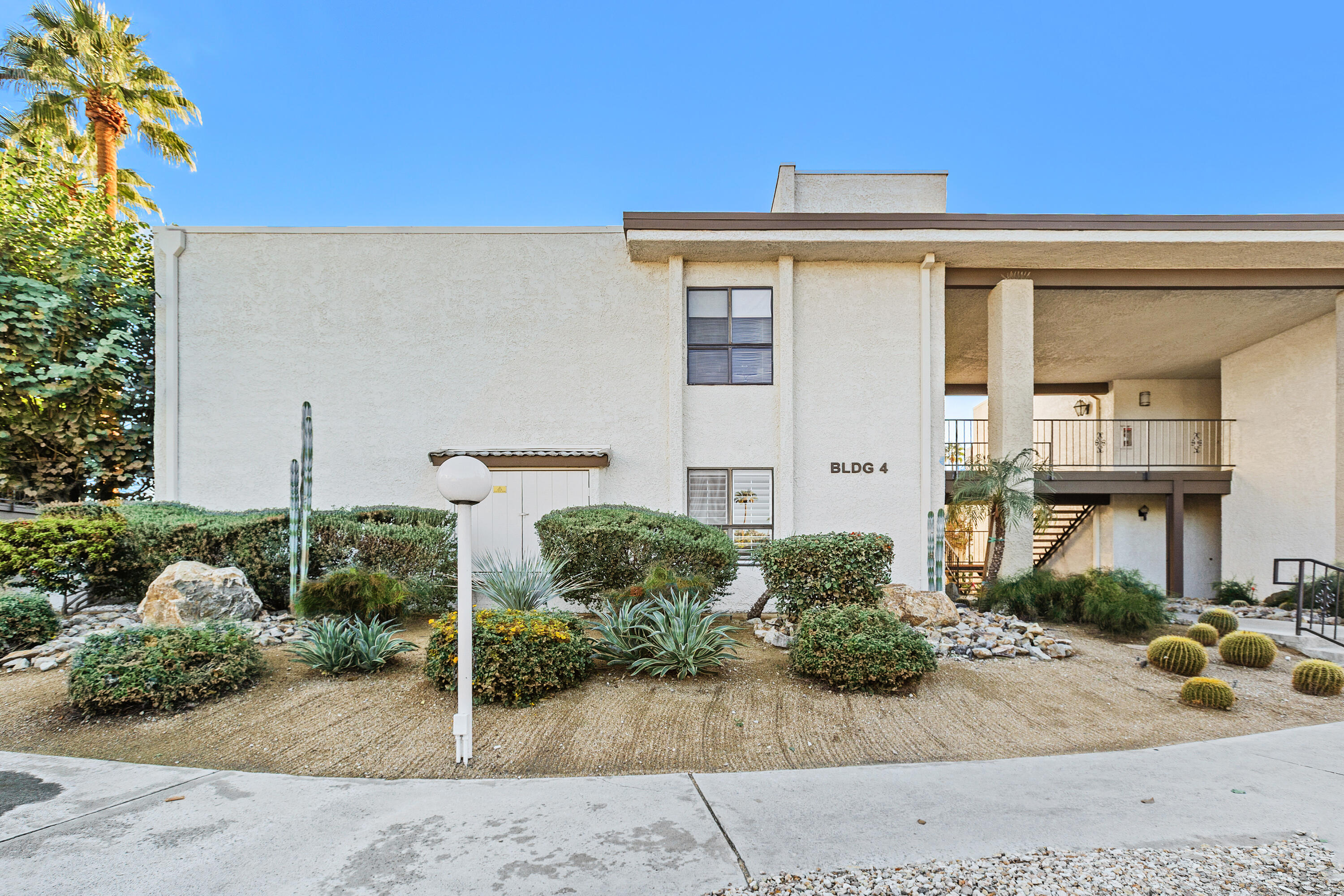 Palm Springs, California, 92264, United States, 3 Bedrooms Bedrooms, ,2 BathroomsBathrooms,Residential,For Sale,1998935