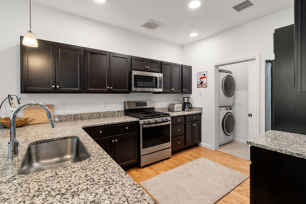 Canton, Massachusetts, 02021, United States, 1 Bedroom Bedrooms, ,1 BathroomBathrooms,Residential,For Sale,1917875