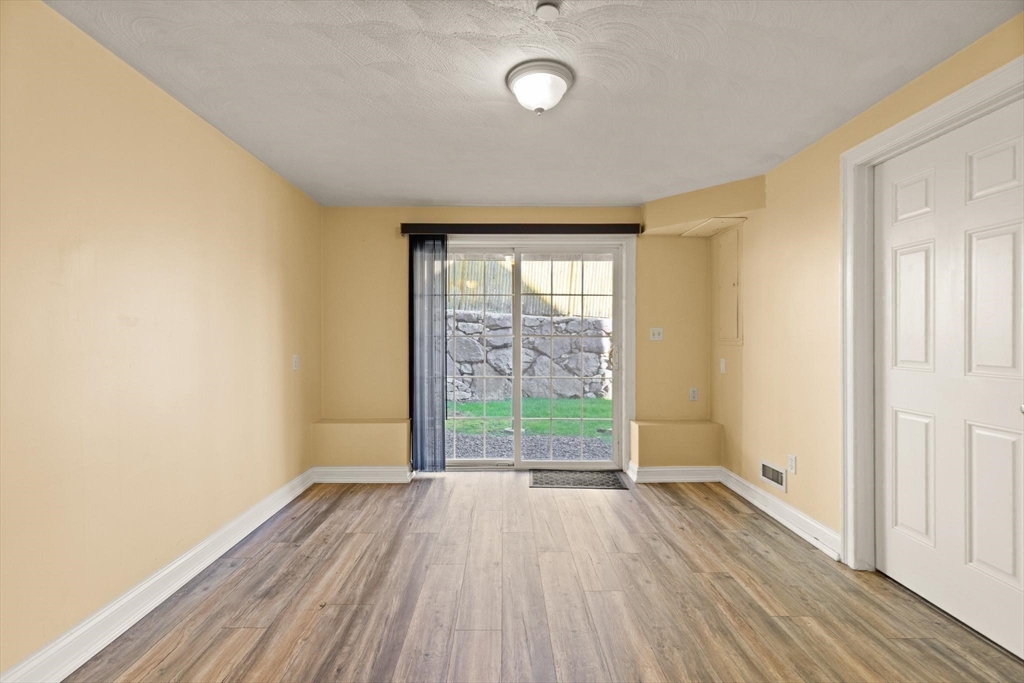 Saugus, Massachusetts, 01906, United States, 2 Bedrooms Bedrooms, ,3 BathroomsBathrooms,Residential,For Sale,2039895