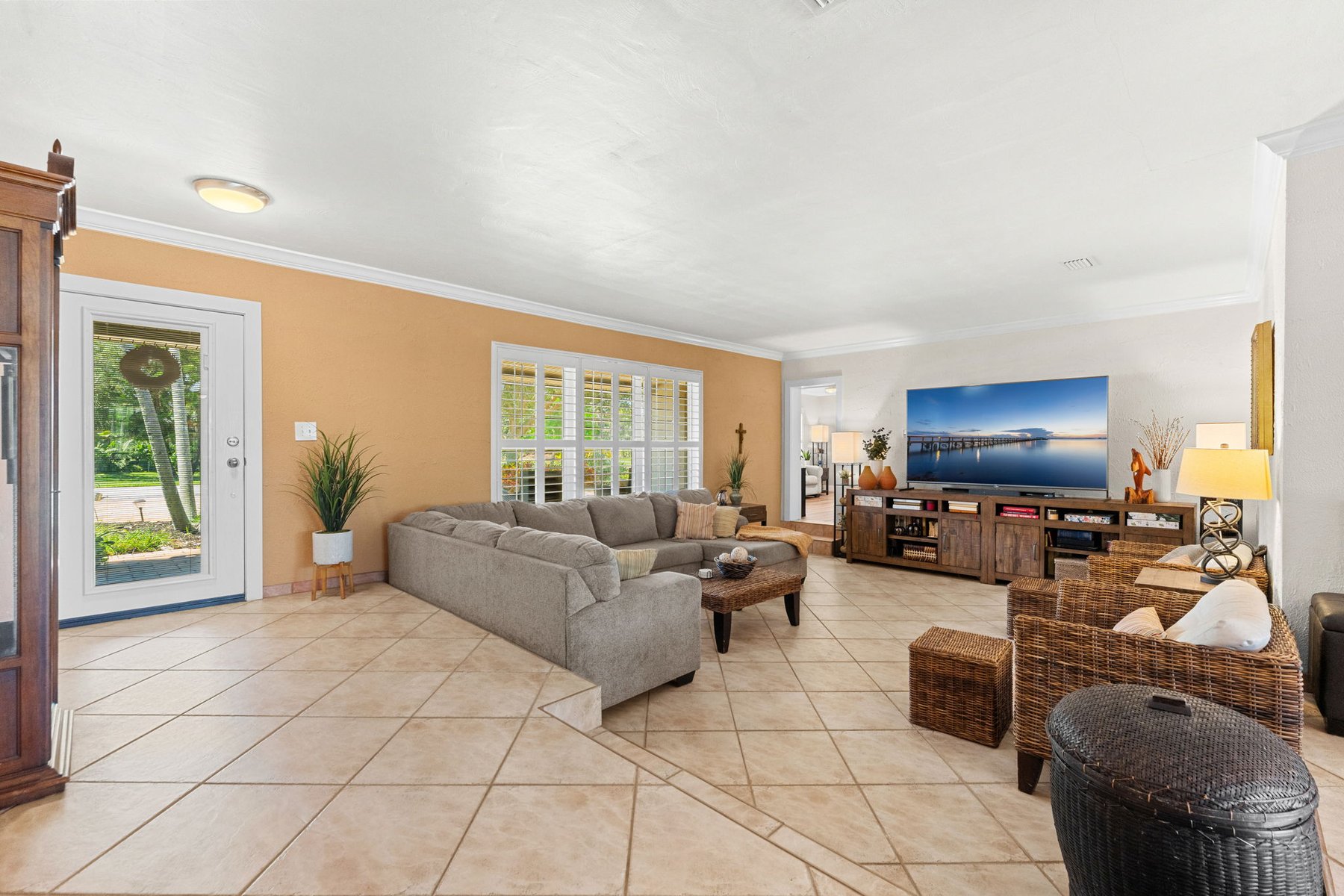  240 Deland Avenue, Indialantic, FL, 32903 - 物件實景