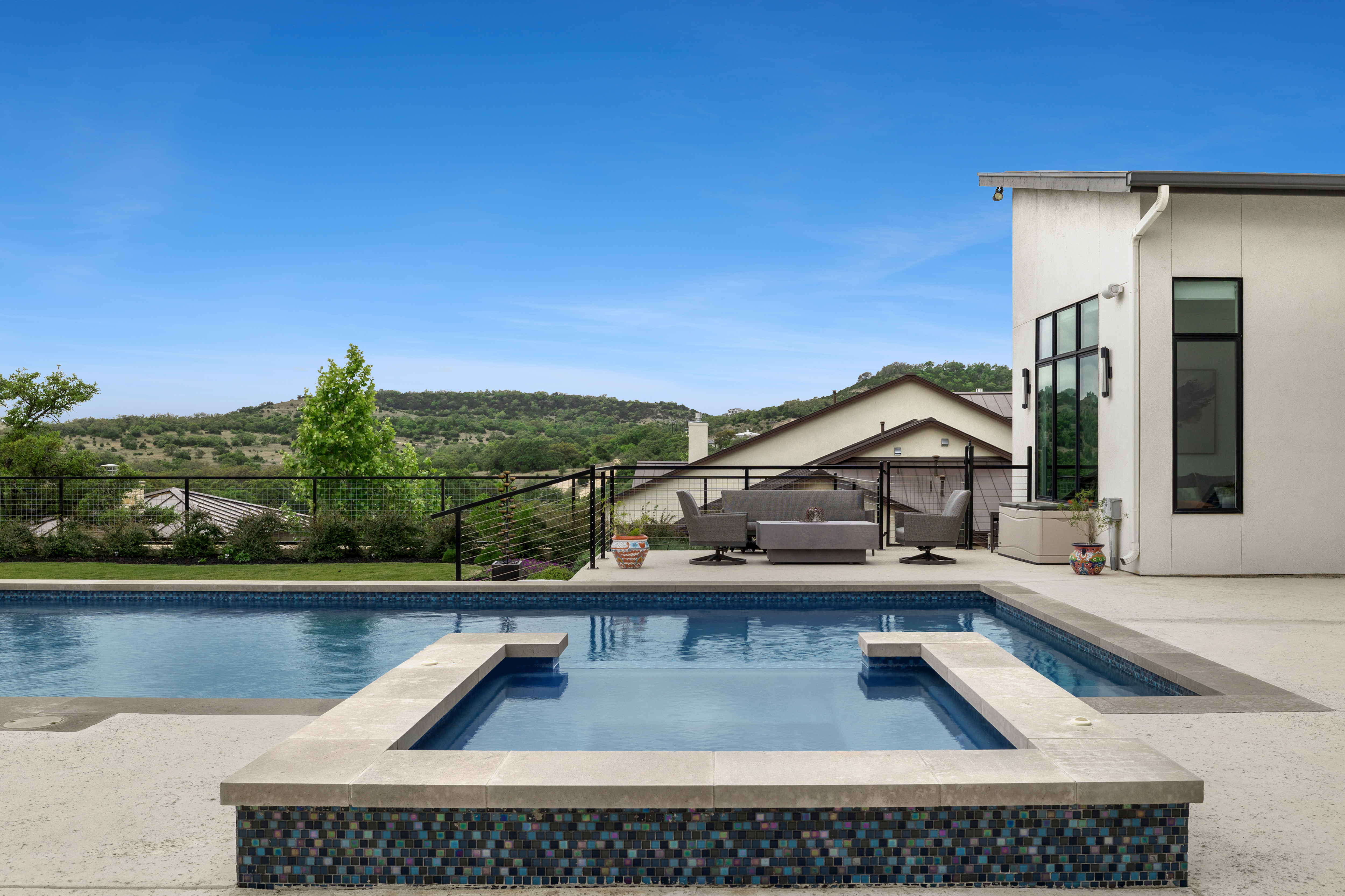  Custom Contemporary with Designer Finishes - 物件實景