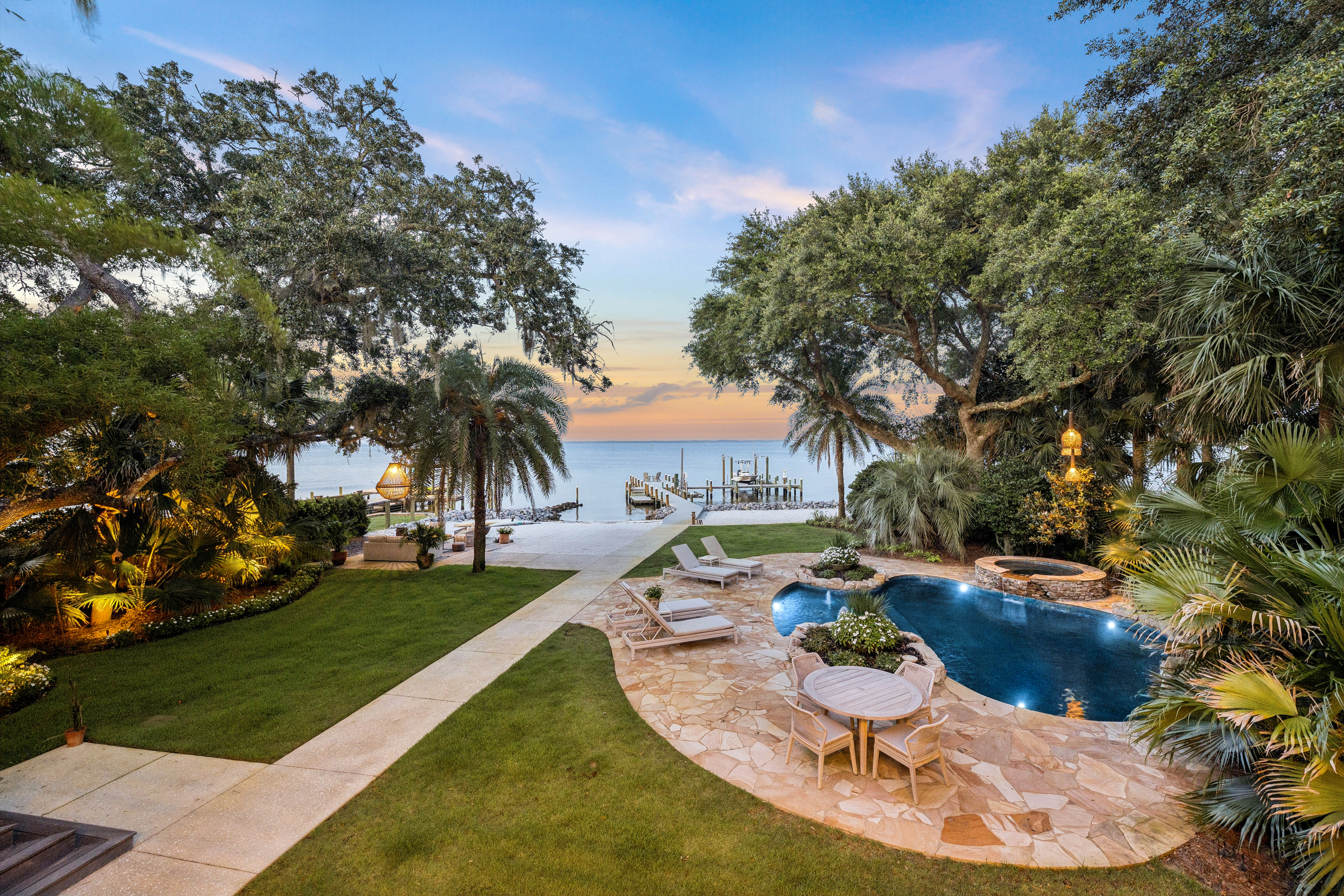  Private Bayfront Estate with Deep Water Dock and Sandy Beach - 物件實景