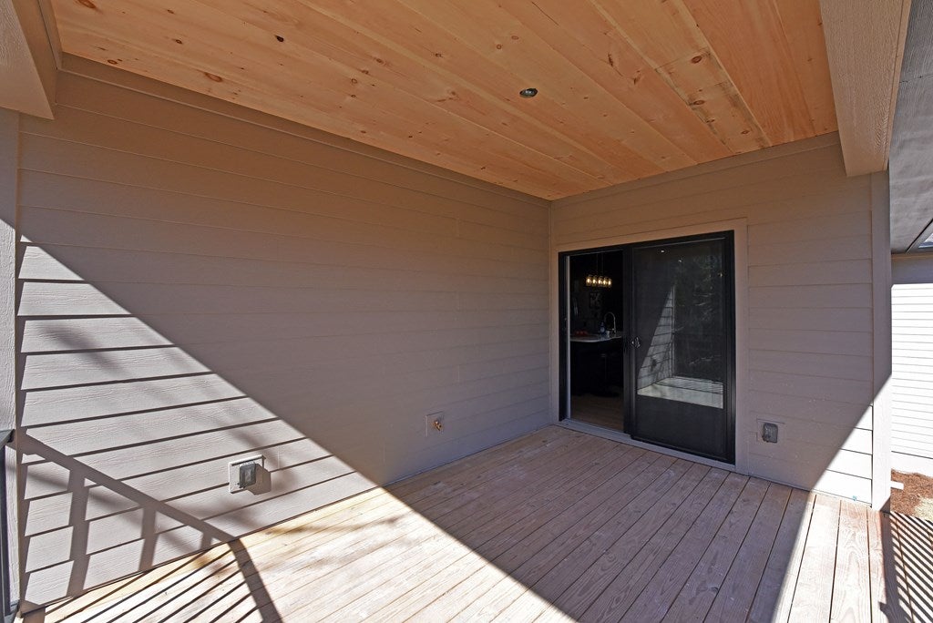 Young Harris, Georgia, 30582, United States, 3 Bedrooms Bedrooms, ,2 BathroomsBathrooms,Residential,For Sale,1964229