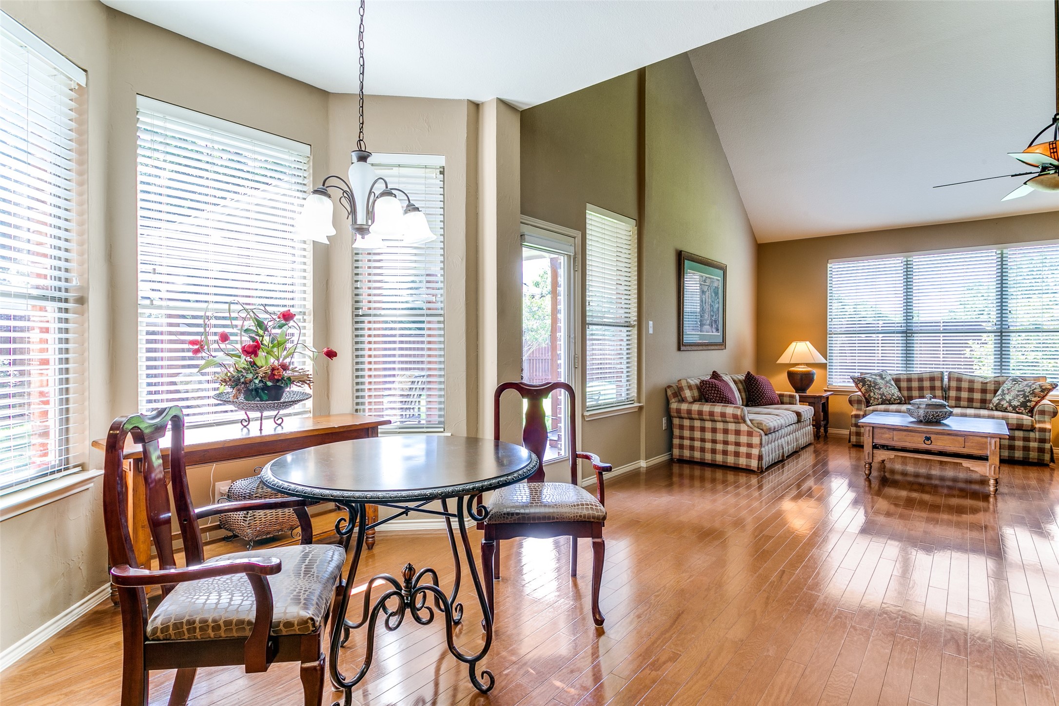 Corinth, Texas, 76208, United States, 4 Bedrooms Bedrooms, ,4 BathroomsBathrooms,Residential,For Sale,1839023