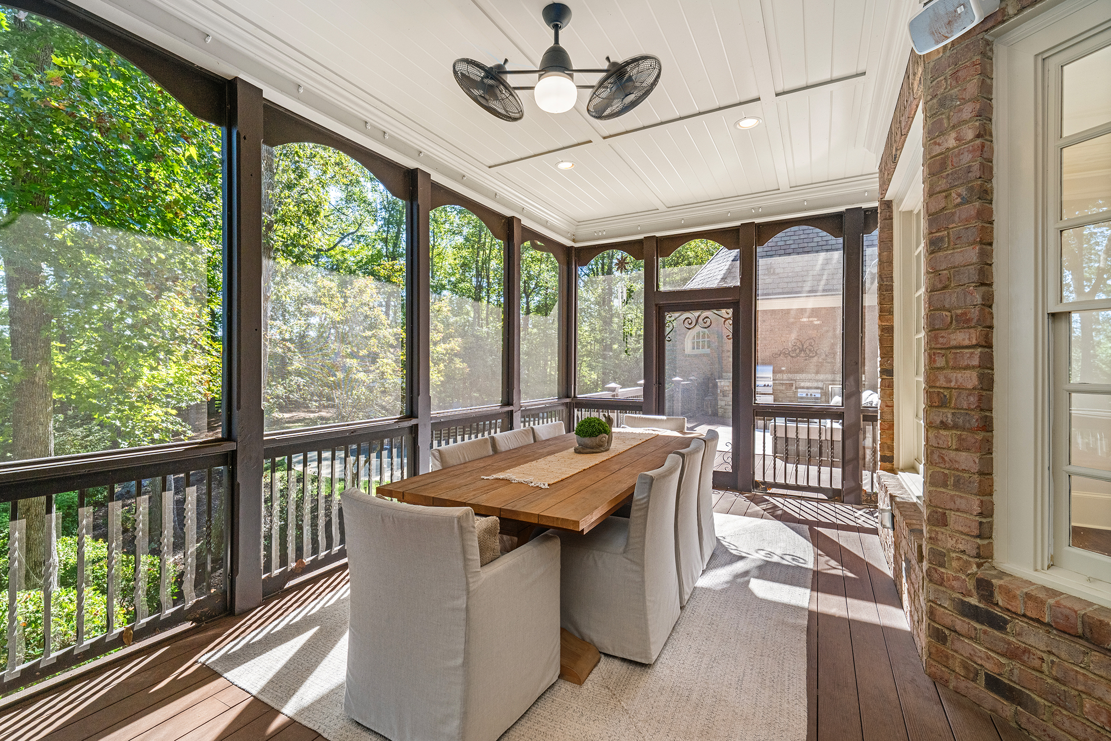  Located Within the Gated Greystone Farms Community in Milton - 物件實景