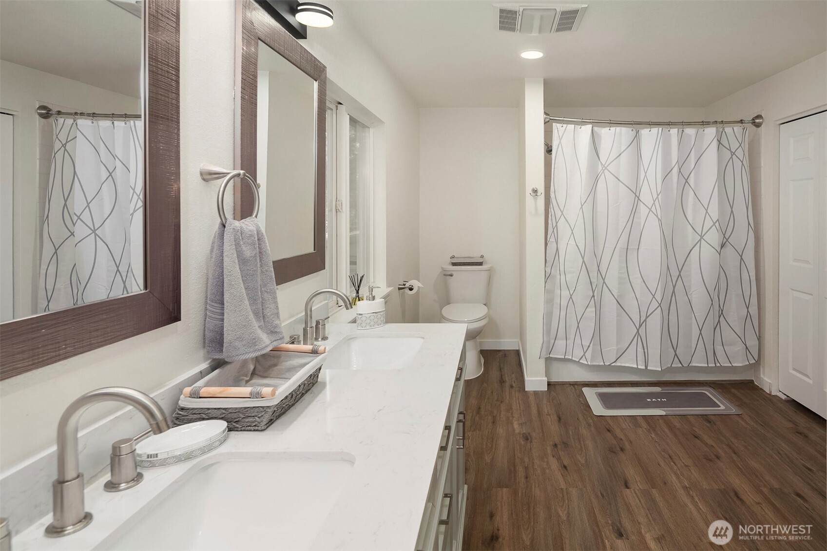 North Bend, Washington, 98045, United States, 3 Bedrooms Bedrooms, ,2 BathroomsBathrooms,Residential,For Sale,1989683