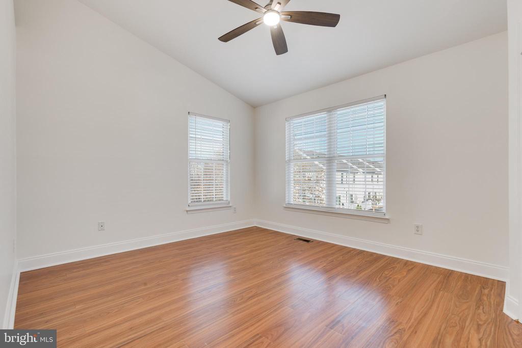 Chantilly, Virginia, 20152, United States, 4 Bedrooms Bedrooms, ,3 BathroomsBathrooms,Residential,For Sale,1988850