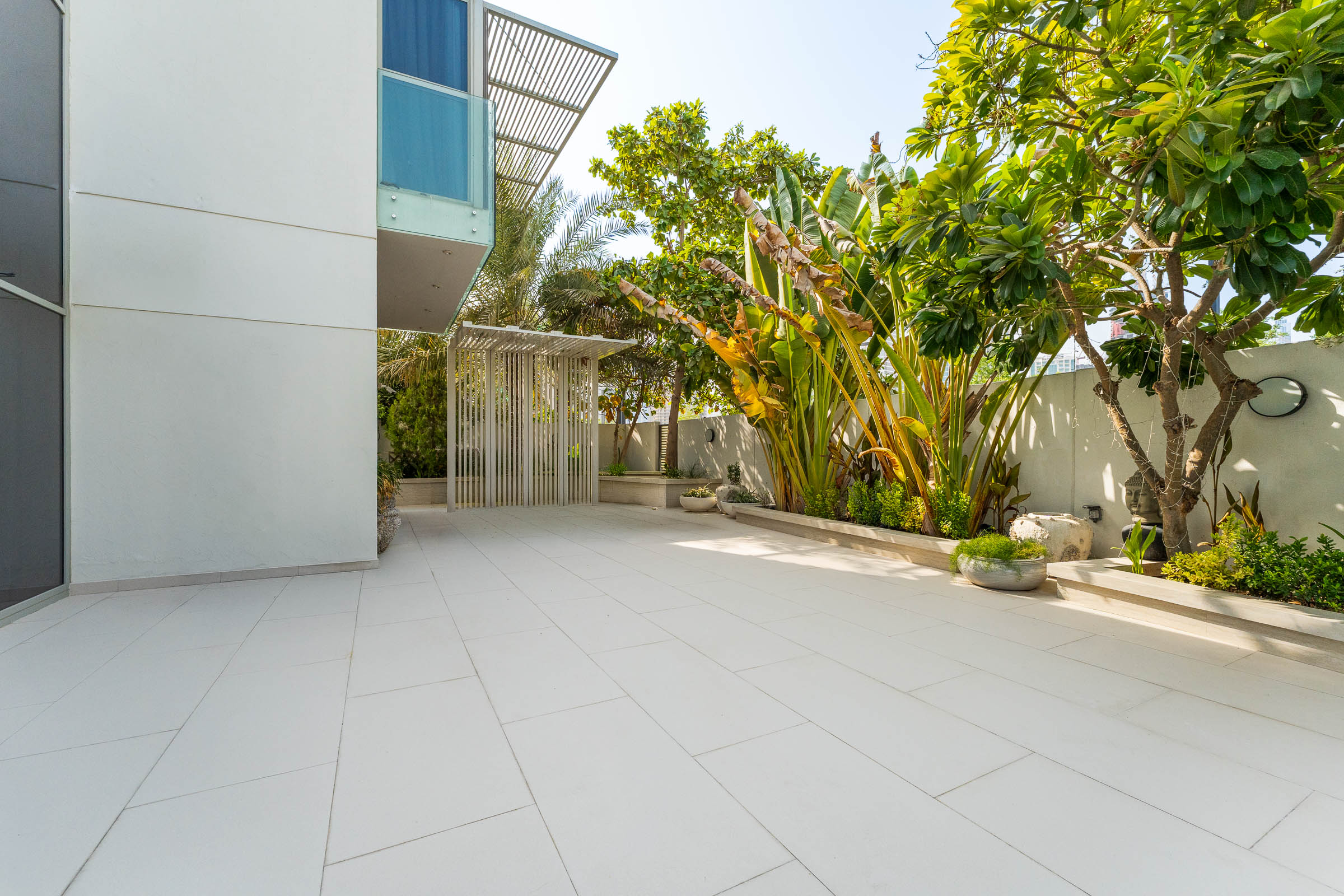  Upgraded Villa With City Views in MBR City - 物件實景