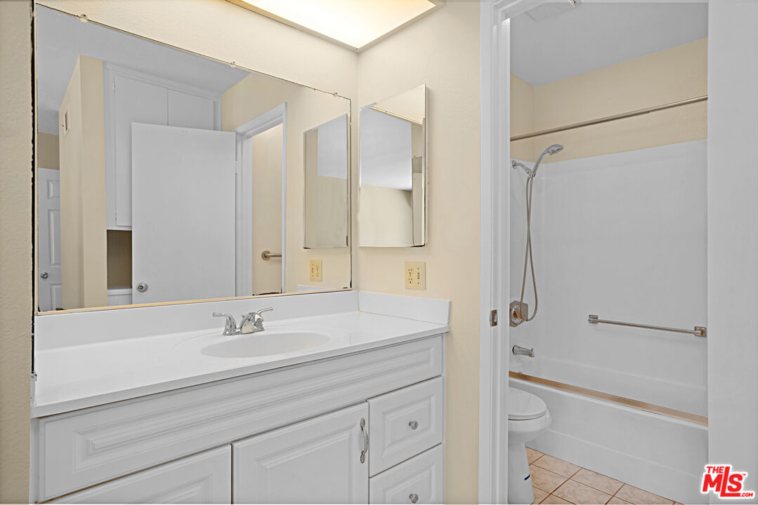 Camarillo, California, 93012, United States, 2 Bedrooms Bedrooms, ,2 BathroomsBathrooms,Residential,For Sale,1877157