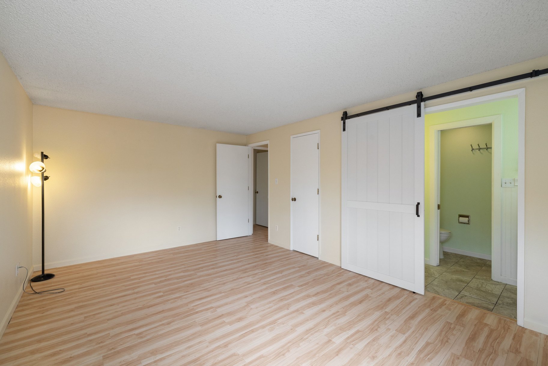  Move-in Ready. Great starter or investment home - 物件實景