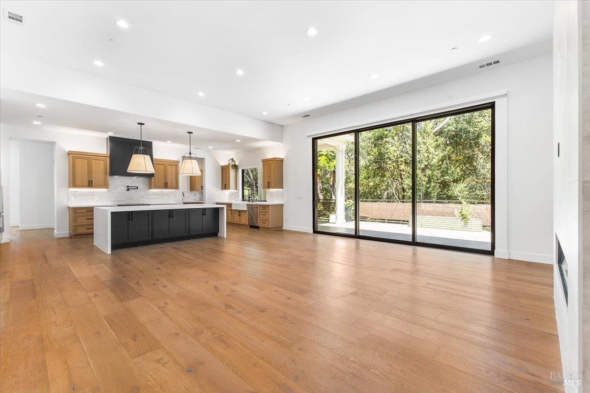 Santa Rosa, California, 95404, United States, 4 Bedrooms Bedrooms, ,4 BathroomsBathrooms,Residential,For Sale,1983418