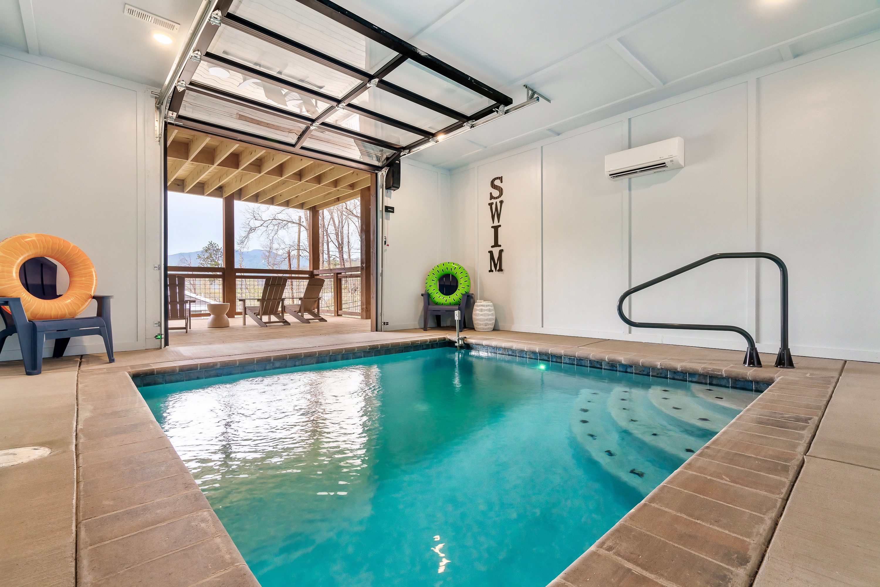 Gatlinburg, Tennessee, 37738, United States, 5 Bedrooms Bedrooms, ,4 BathroomsBathrooms,Residential,For Sale,1920322