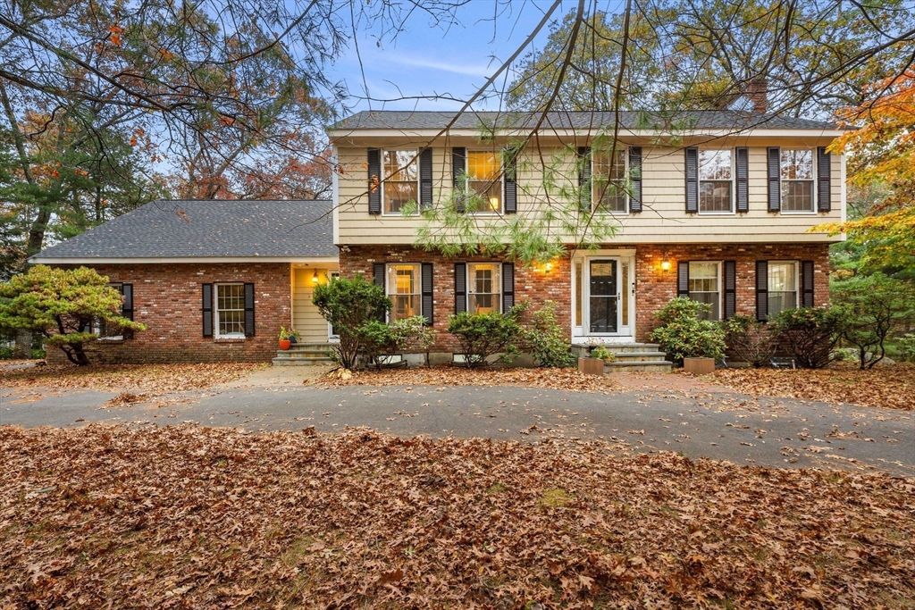 Andover, Massachusetts, 01810, United States, 4 Bedrooms Bedrooms, ,3 BathroomsBathrooms,Residential,For Sale,1987628