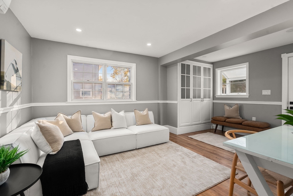 Newton, Massachusetts, 02460, United States, 4 Bedrooms Bedrooms, ,5 BathroomsBathrooms,Residential,For Sale,1992960