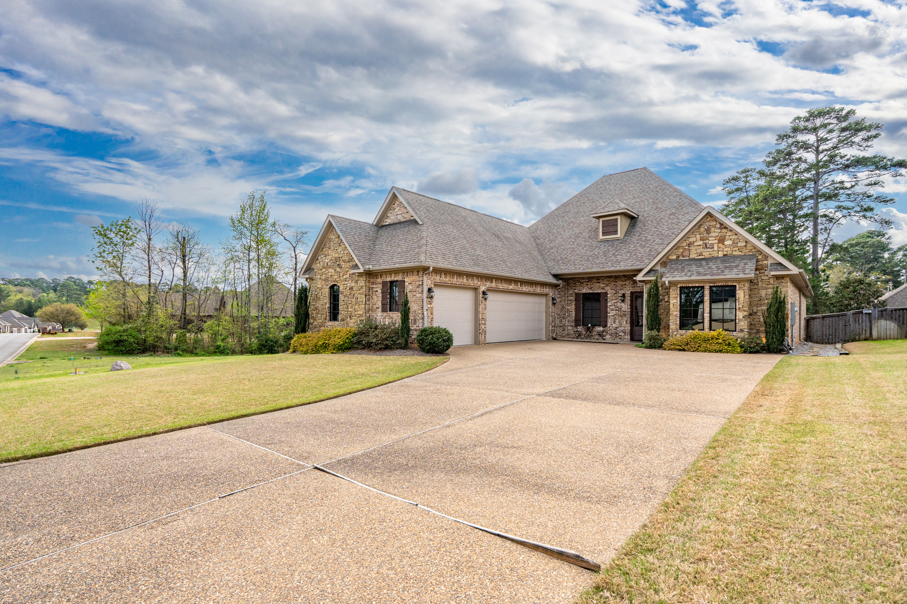 Hot Springs, Arkansas, 71901, United States, 4 Bedrooms Bedrooms, ,4 BathroomsBathrooms,Residential,For Sale,1760165