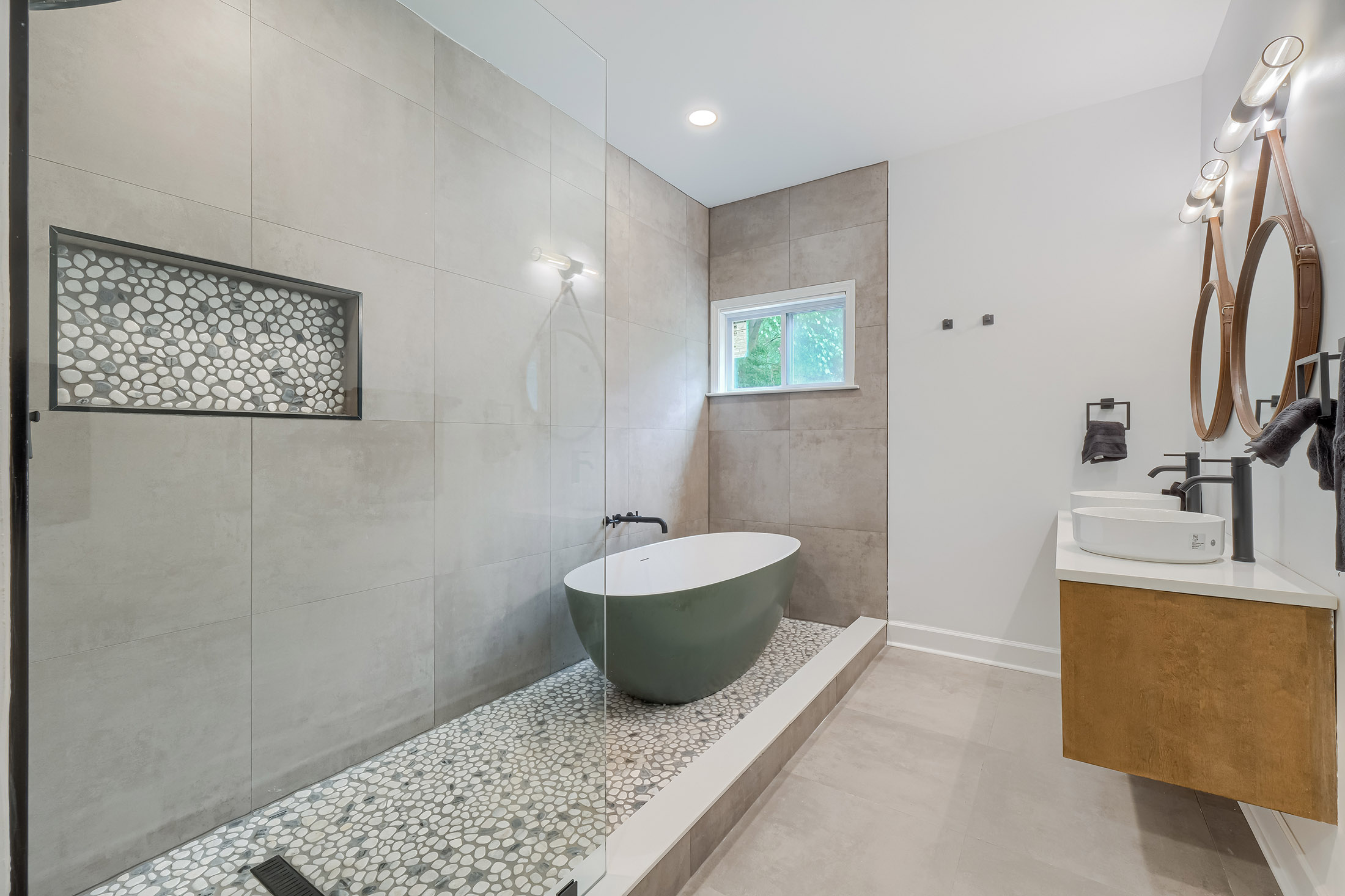  beautifully renovated home where  modern upgrades meet timeless charm - 物件實景