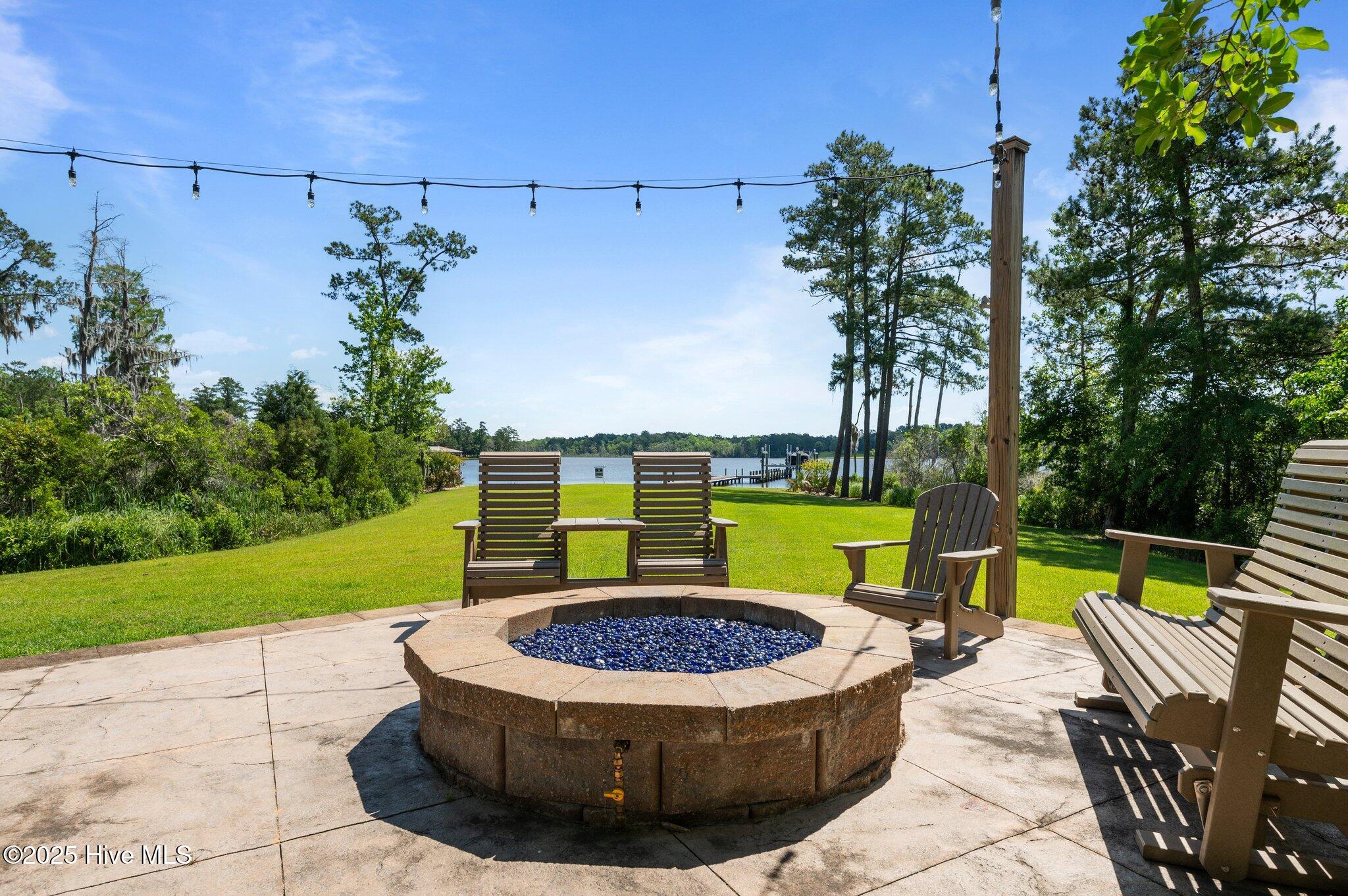 Chocowinity, North Carolina, 27817, United States, 4 Bedrooms Bedrooms, ,5 BathroomsBathrooms,Residential,For Sale,1827727