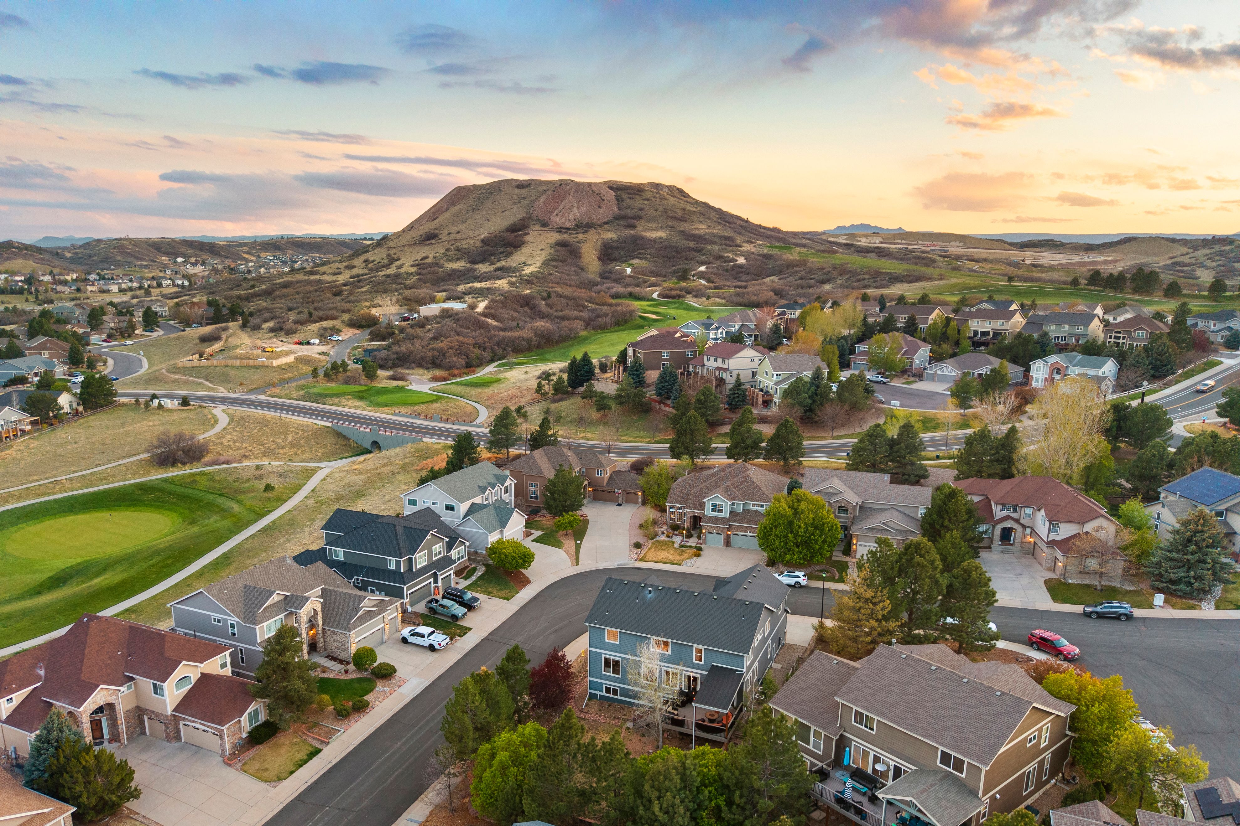  Situated on a desirable corner lot in the sought-after Red Hawk community - 物件實景