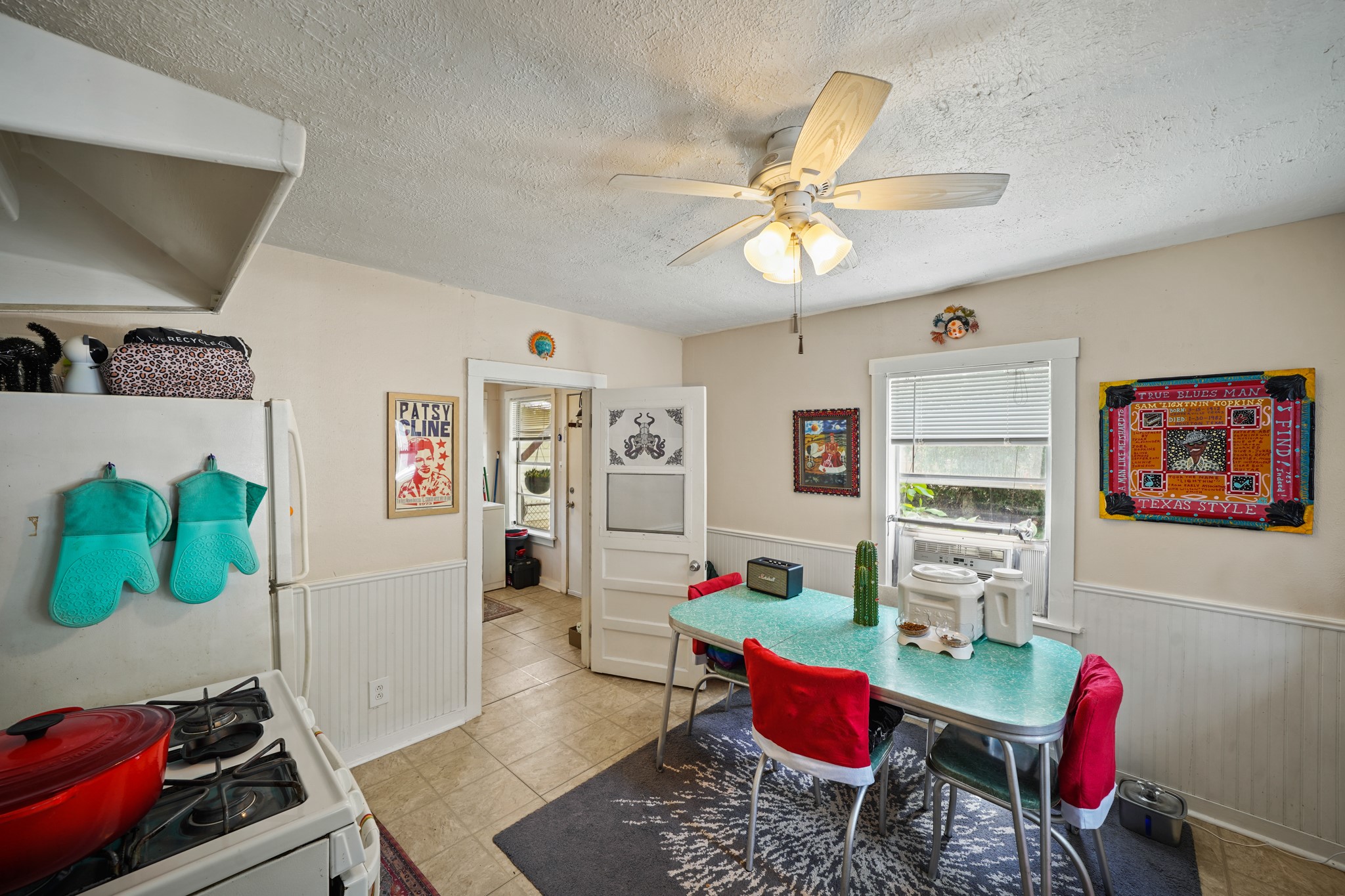 Houston, Texas, 77008, United States, 2 Bedrooms Bedrooms, ,1 BathroomBathrooms,Residential,For Sale,1868340