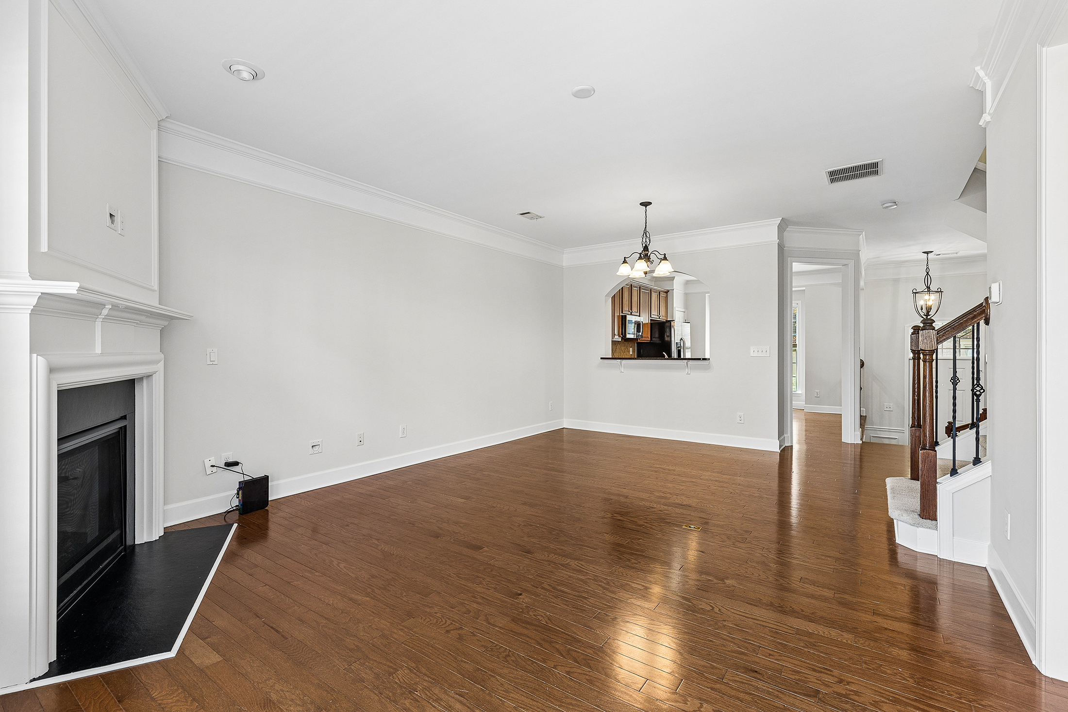  Impeccably Maintained End Unit Townhome in an Exceptional Smyrna Location - 物件實景