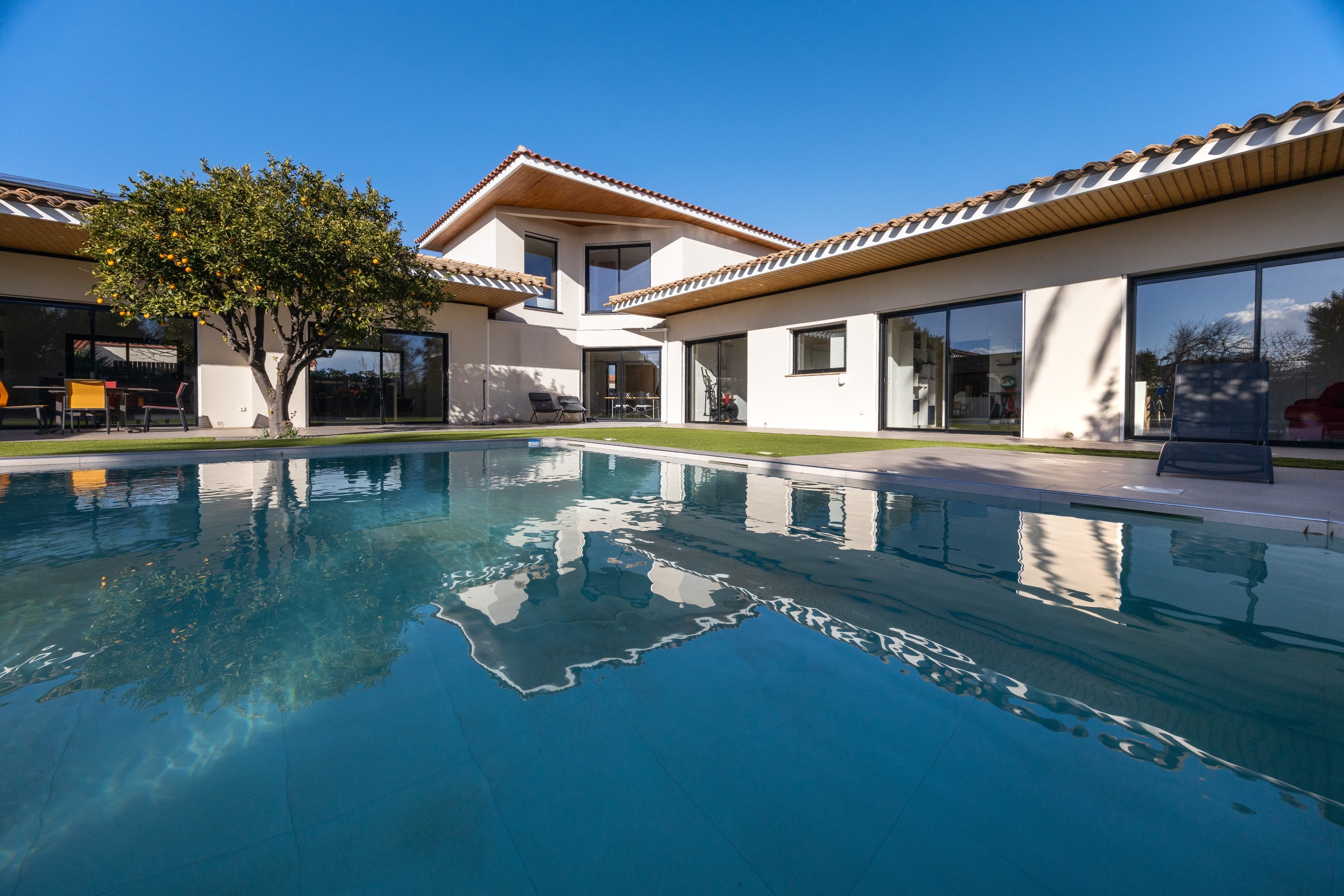  Near Golf, architect-designed villa with swimming pool - 物件實景