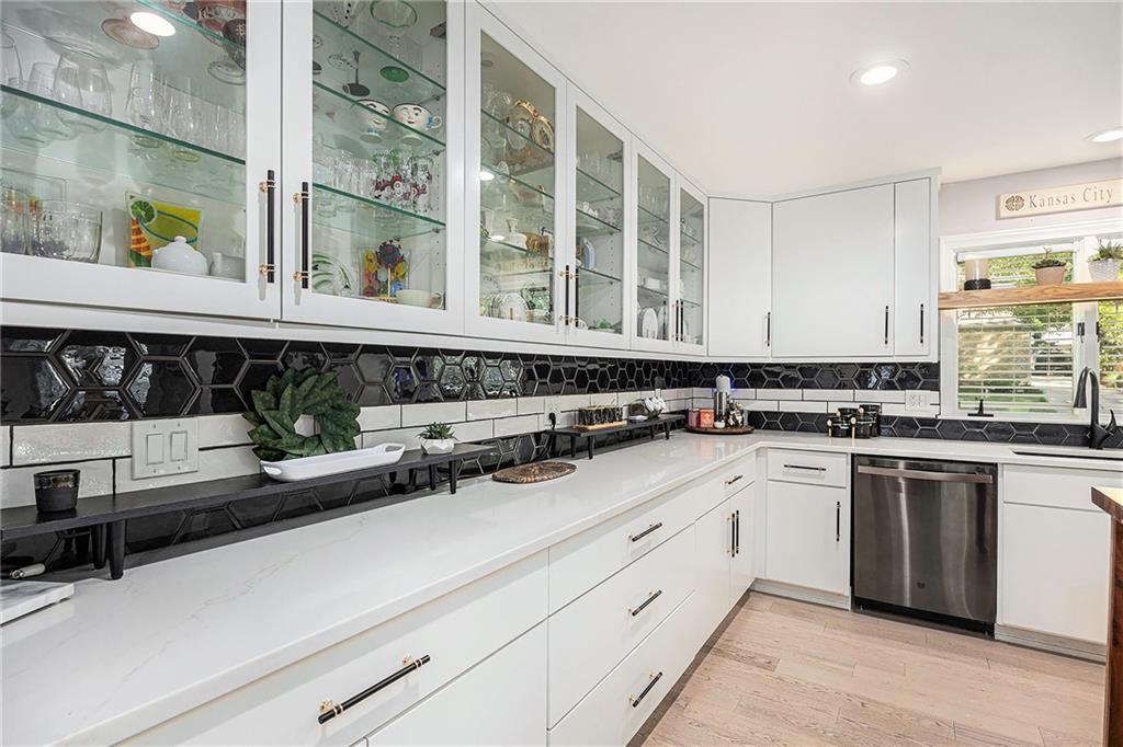Overland Park, Kansas, 66212, United States, 4 Bedrooms Bedrooms, ,6 BathroomsBathrooms,Residential,For Sale,1827780
