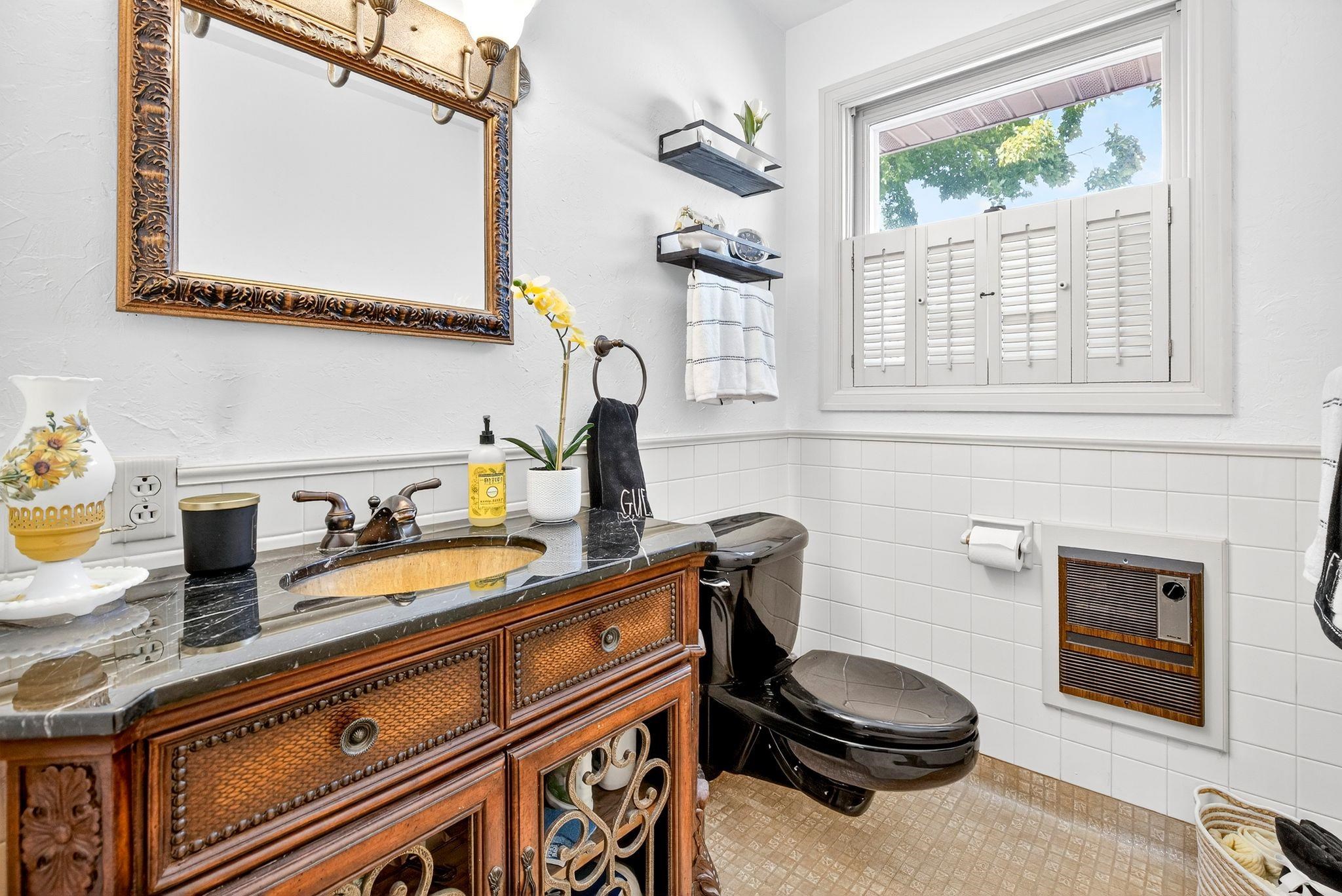 Hortonville, Wisconsin, 54944-9435, United States, 5 Bedrooms Bedrooms, ,4 BathroomsBathrooms,Residential,For Sale,1977478