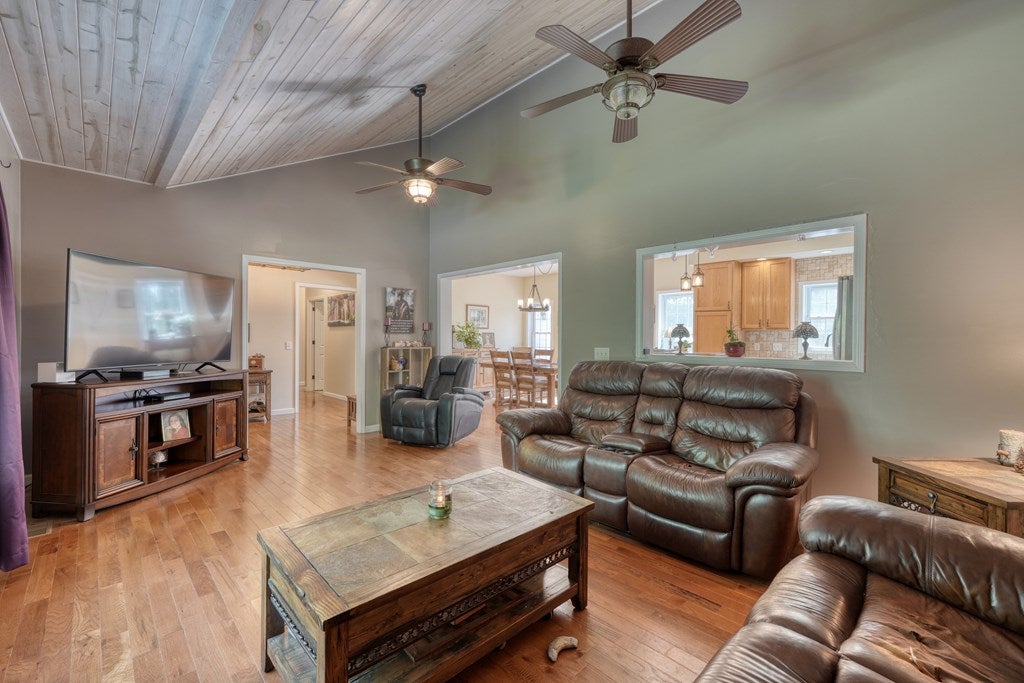 Murphy, North Carolina, 28906, United States, 3 Bedrooms Bedrooms, ,3 BathroomsBathrooms,Residential,For Sale,1902366