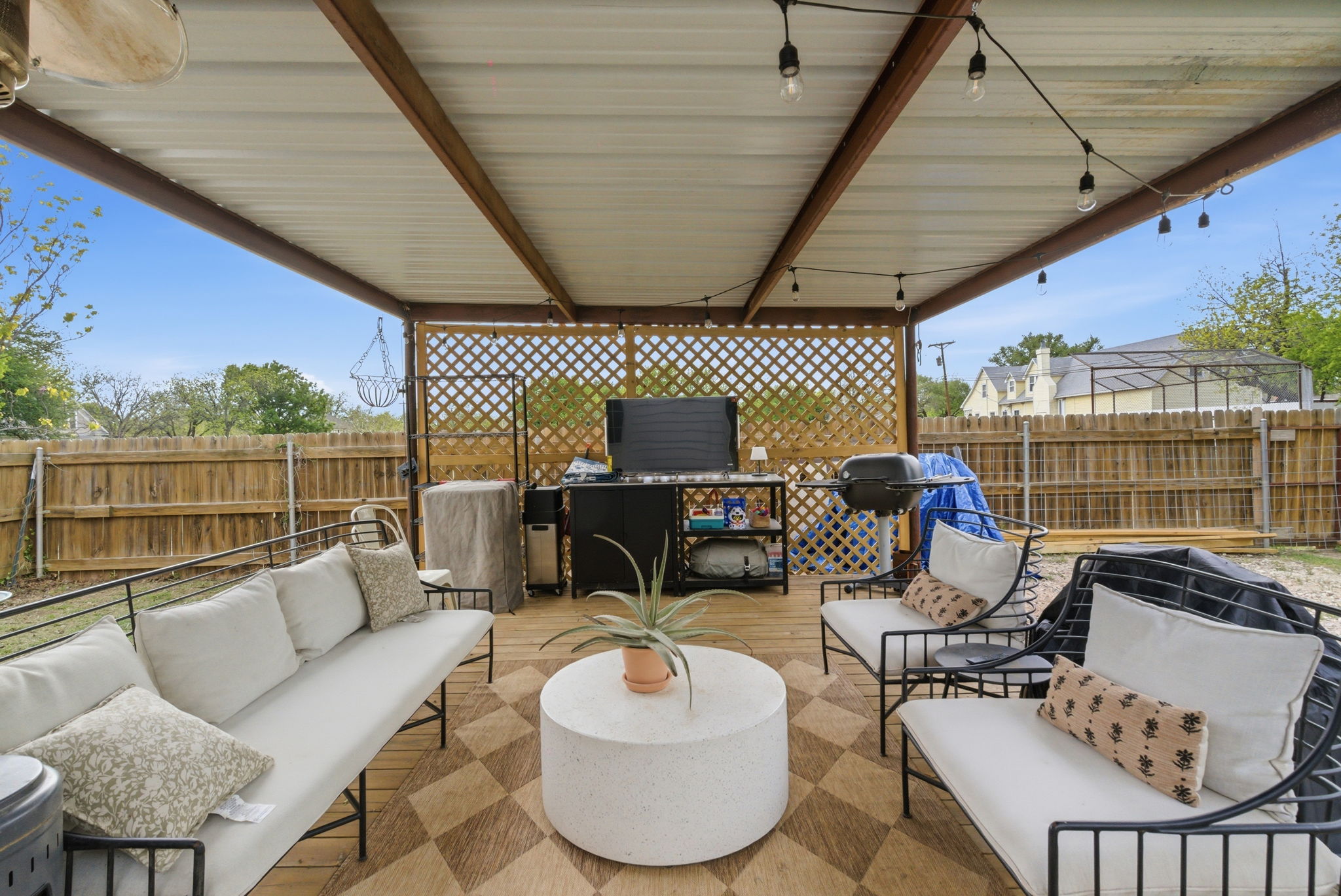  909 3rd Street, Graham, TX, 76450 - 物件實景