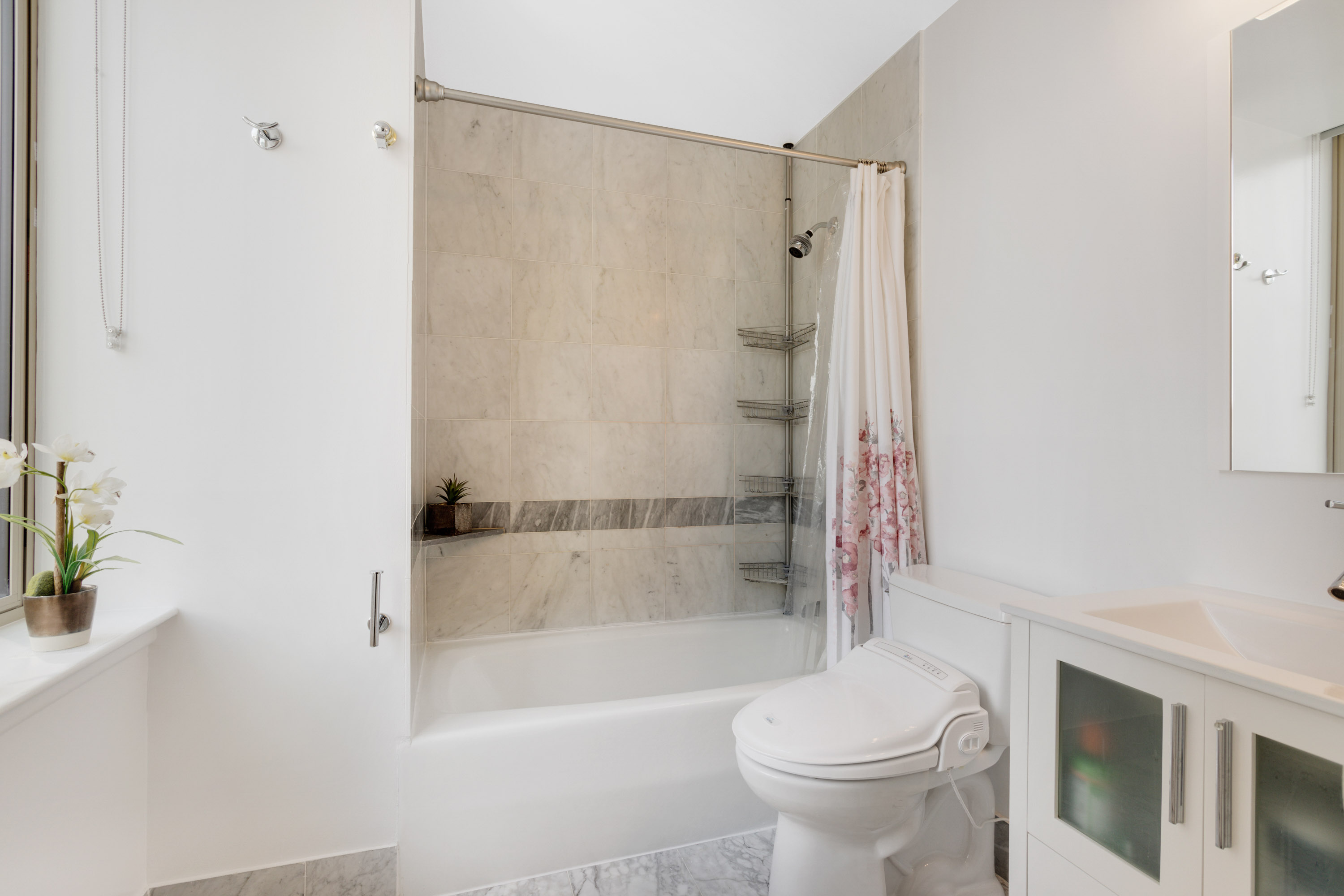  High Floor Renovated 2Bed, 2Bath in Midtown - 物件實景