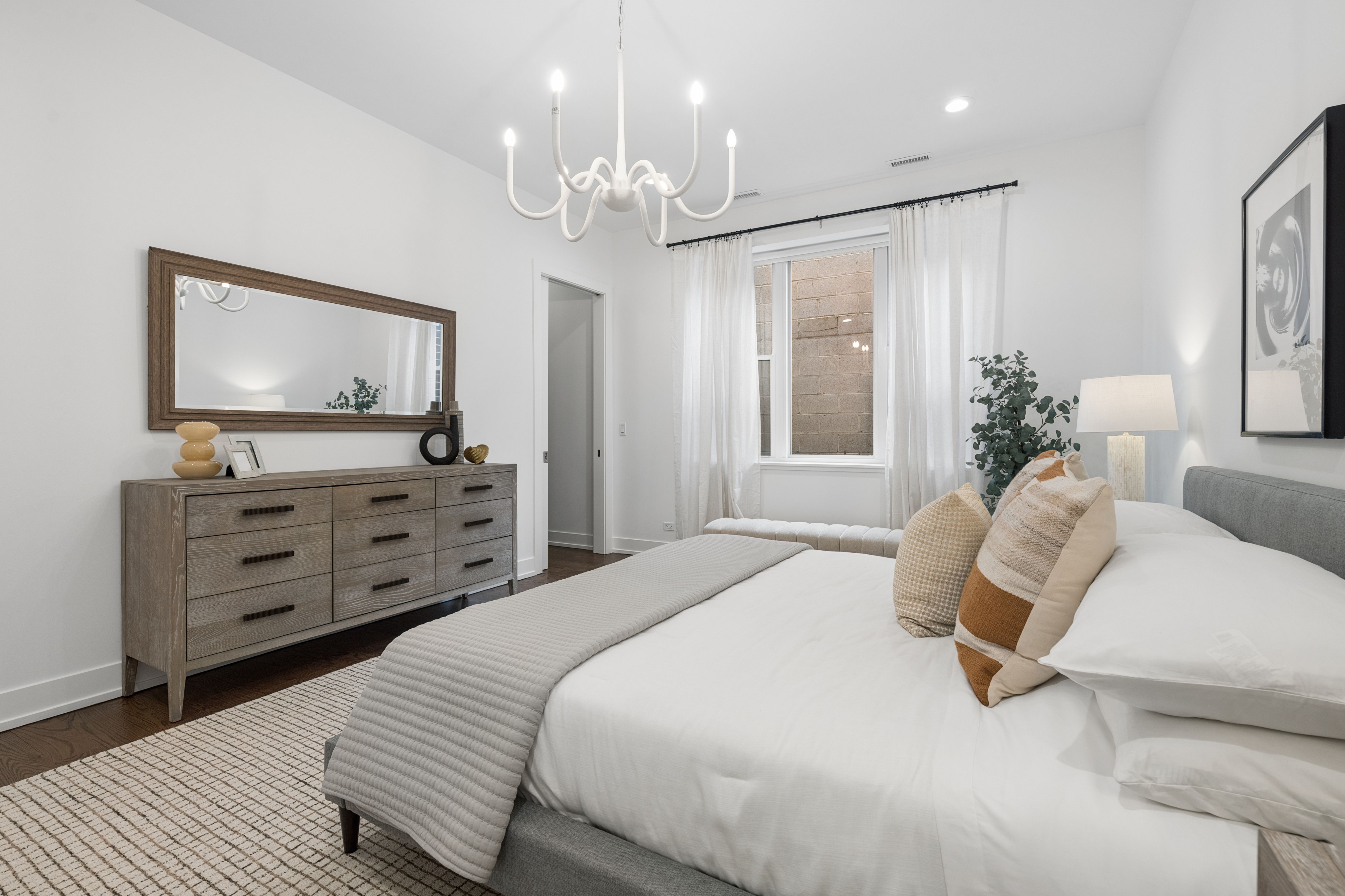  Sophisticated Three-bedroom, Two-bath Residence - 物件實景