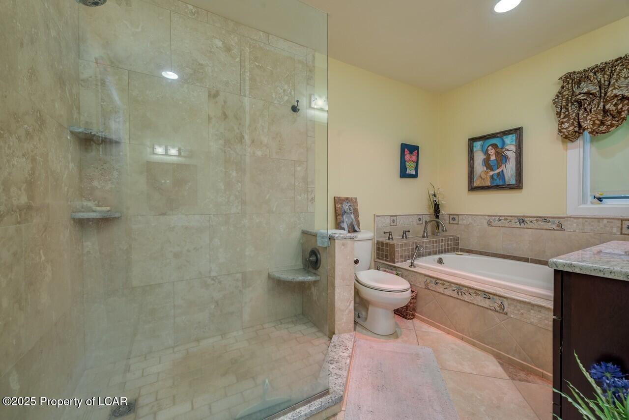 Dallas, Pennsylvania, 18612, United States, 5 Bedrooms Bedrooms, ,3 BathroomsBathrooms,Residential,For Sale,2006135