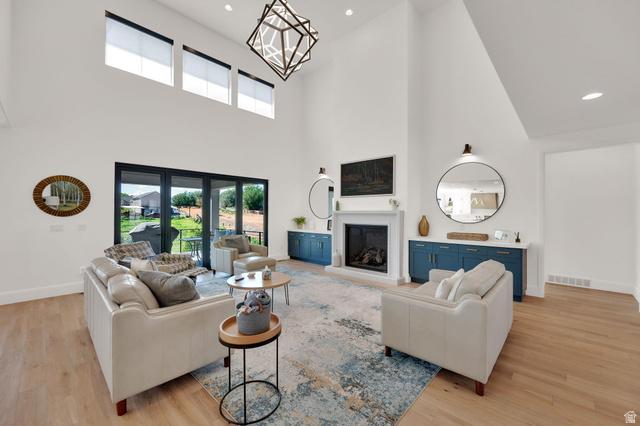 Draper, Utah, 84020, United States, 4 Bedrooms Bedrooms, ,4 BathroomsBathrooms,Residential,For Sale,2010415