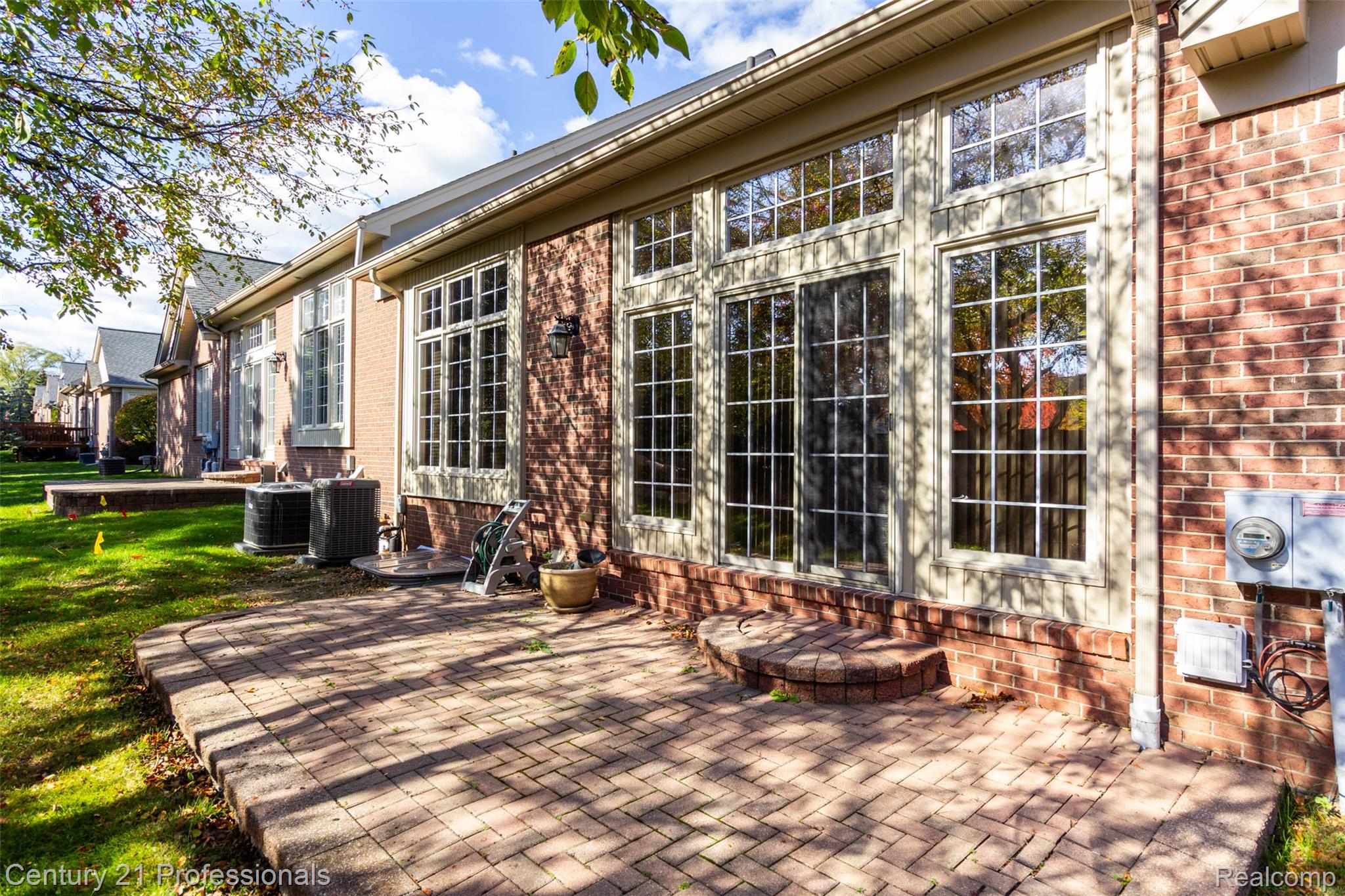 Troy, Michigan, 48098, United States, 2 Bedrooms Bedrooms, ,3 BathroomsBathrooms,Residential,For Sale,1979422