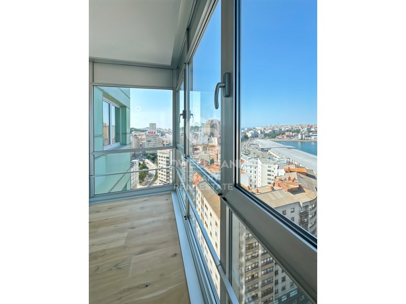 A Coruña, Galicia, 15006, ES, 3 Bedrooms Bedrooms, ,2 BathroomsBathrooms,Residential,For Sale,1932628