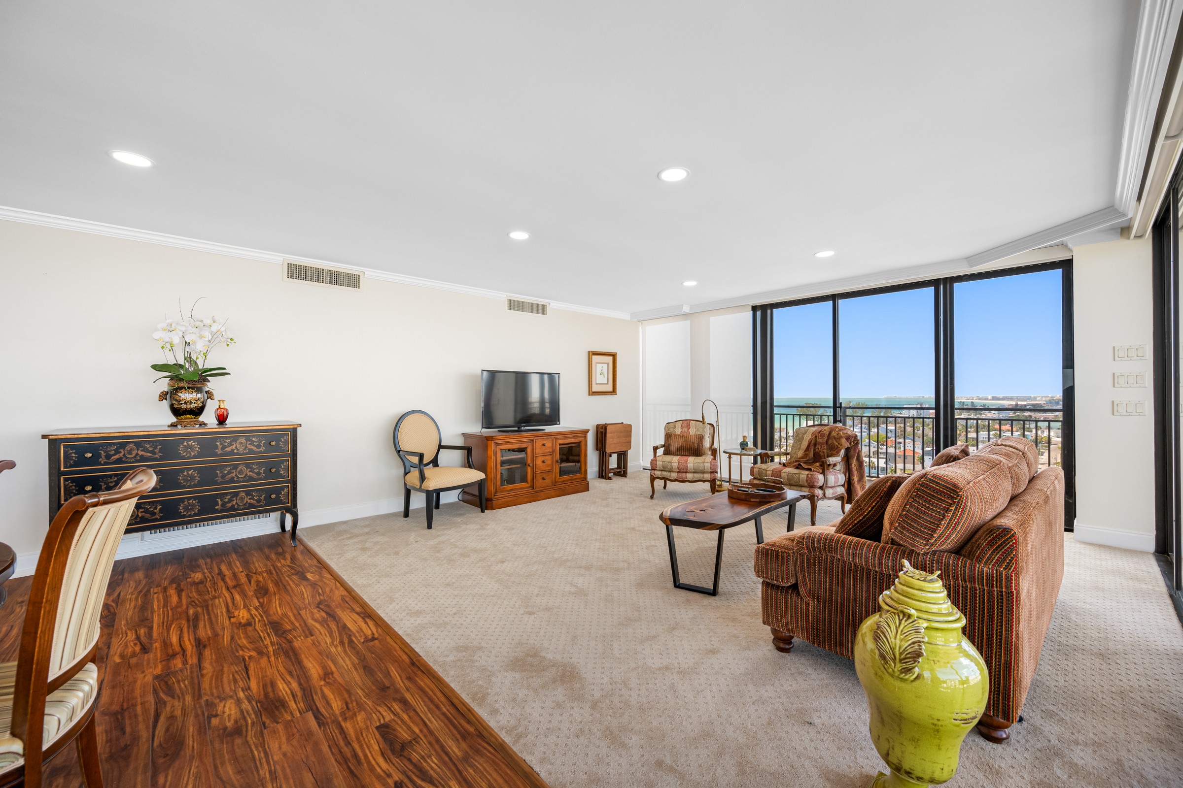 Treasure Island, Florida, 33706, United States, 2 Bedrooms Bedrooms, ,2 BathroomsBathrooms,Residential,For Sale,1998023