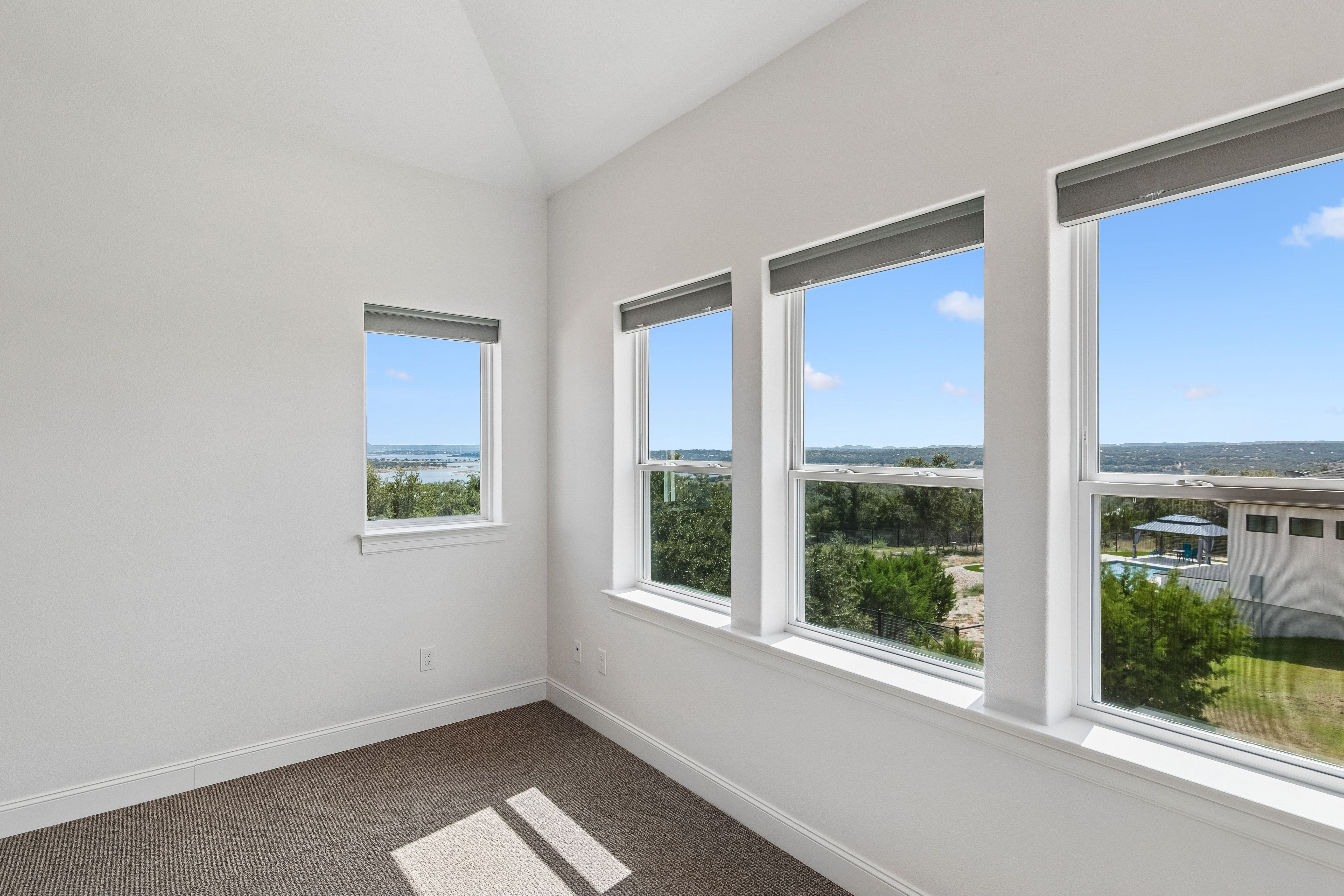  Elevated Living in Lakeview Ridge Estate - 物件實景