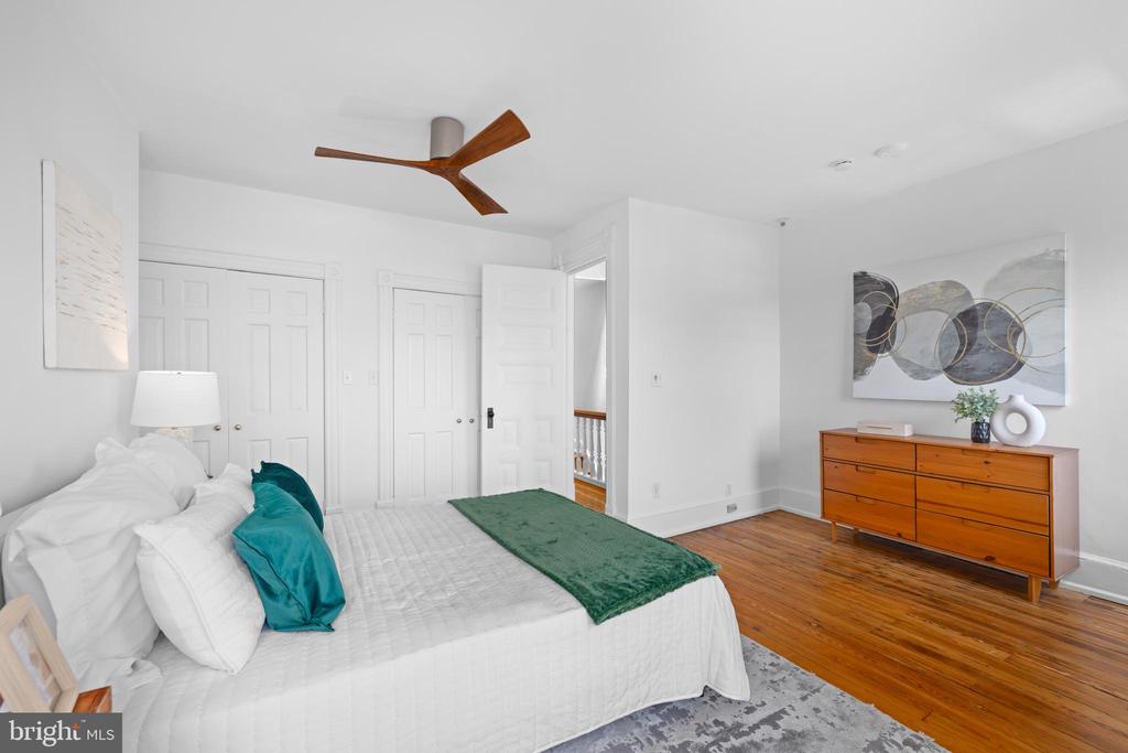 Washington, District of Columbia, 20003, United States, 3 Bedrooms Bedrooms, ,4 BathroomsBathrooms,Residential,For Sale,2048828