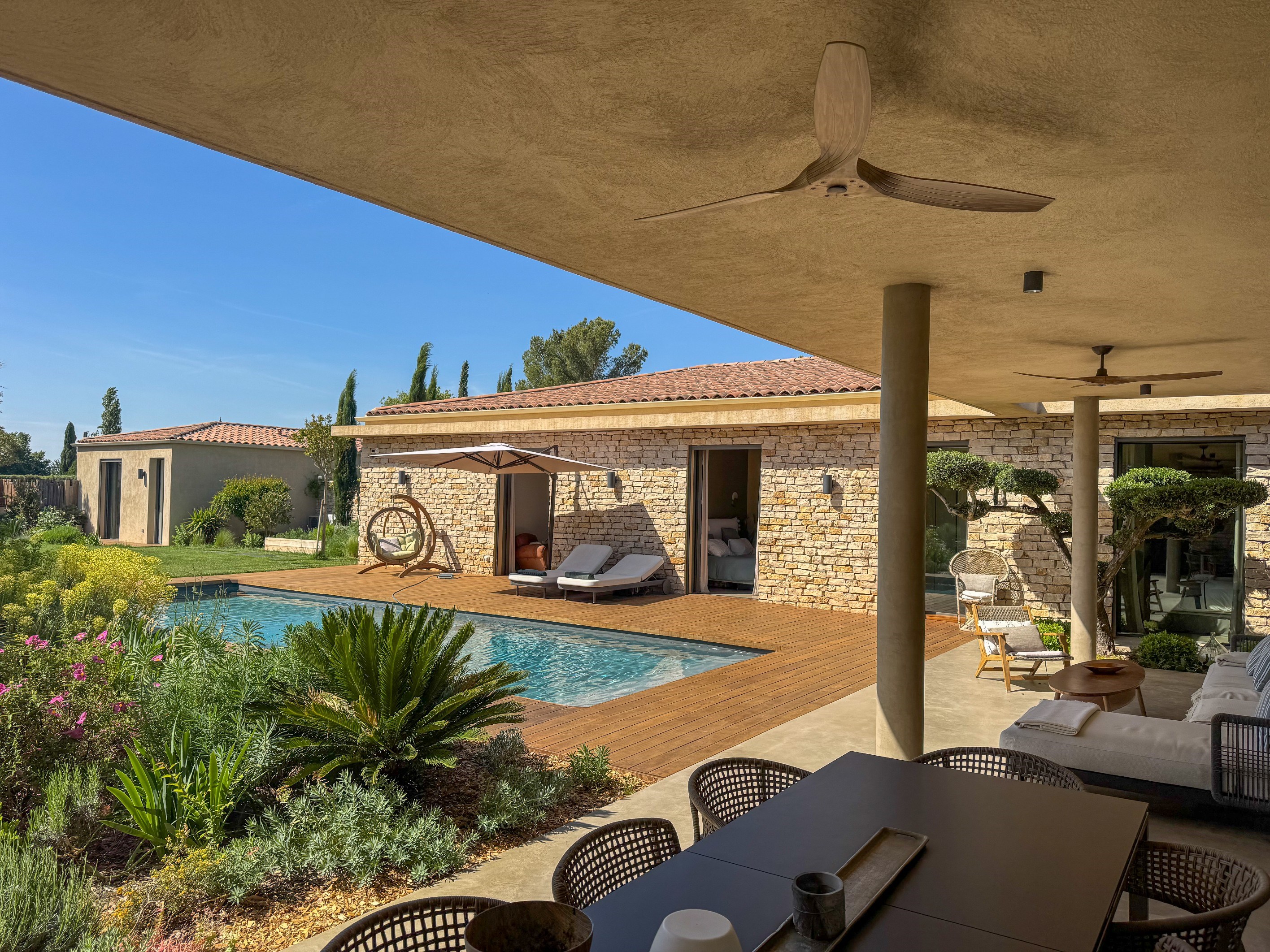  Elegant single-storey villa – 225 sqm of living space – 1,500 sqm landscaped gr… - 物件實景