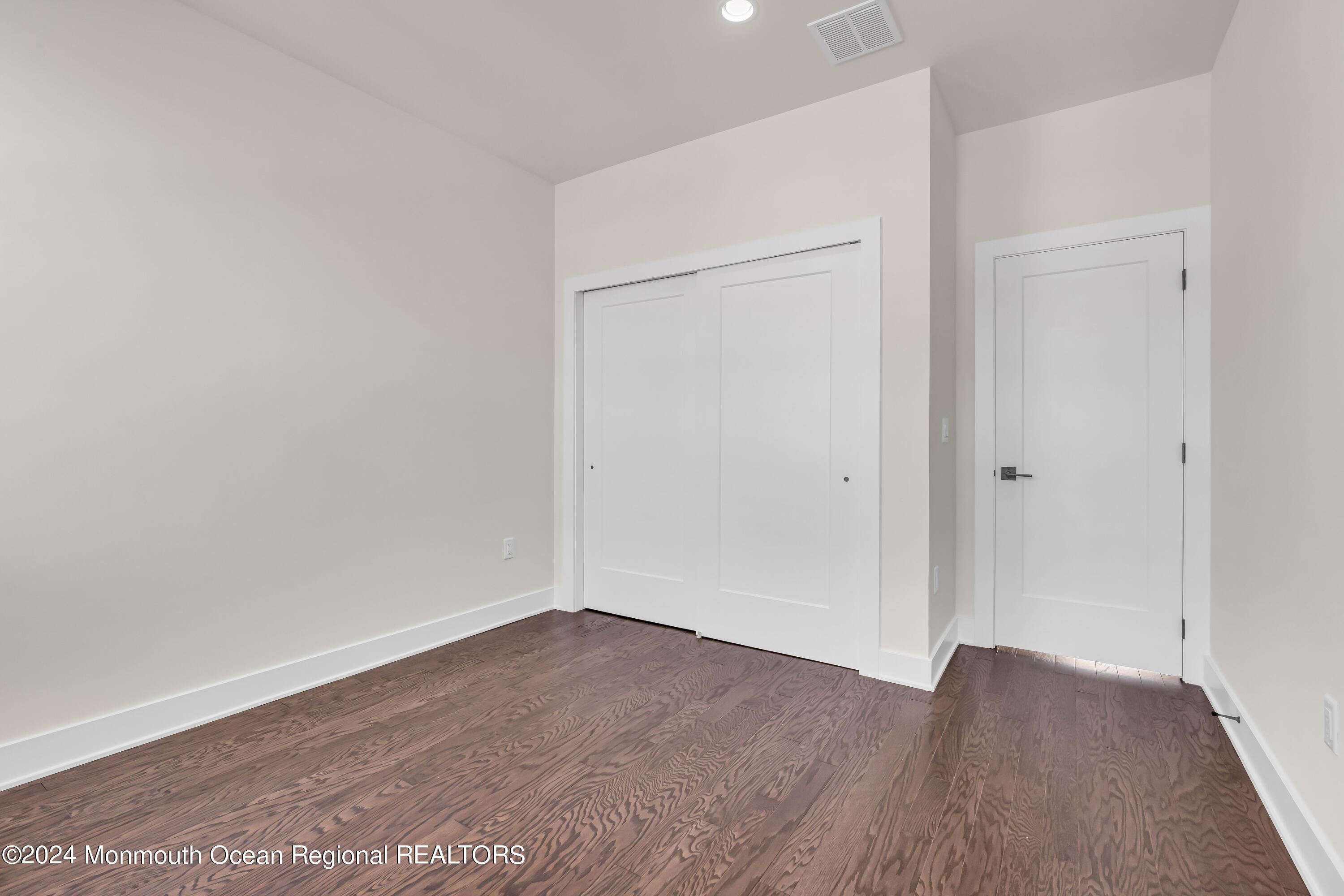 Middletown, New Jersey, 07748, United States, 4 Bedrooms Bedrooms, ,4 BathroomsBathrooms,Residential,For Sale,2001842