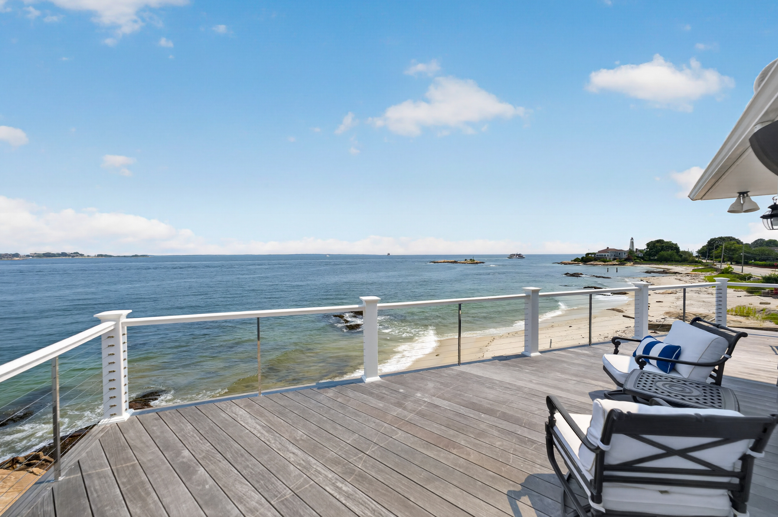  Experience shoreline luxury with a private beach and mooring. - 物件實景