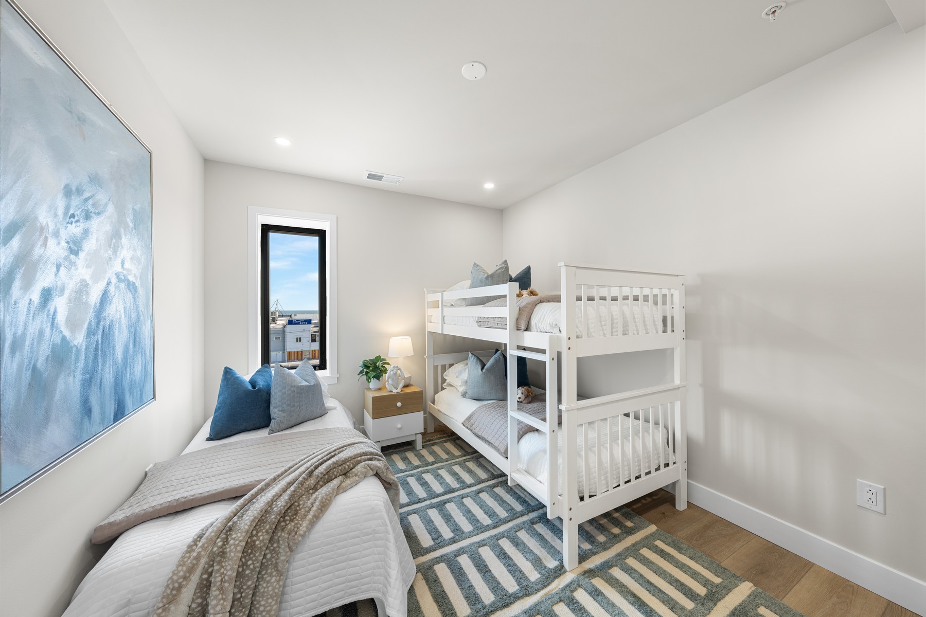  323 E Oak Avenue #101 - 物件實景