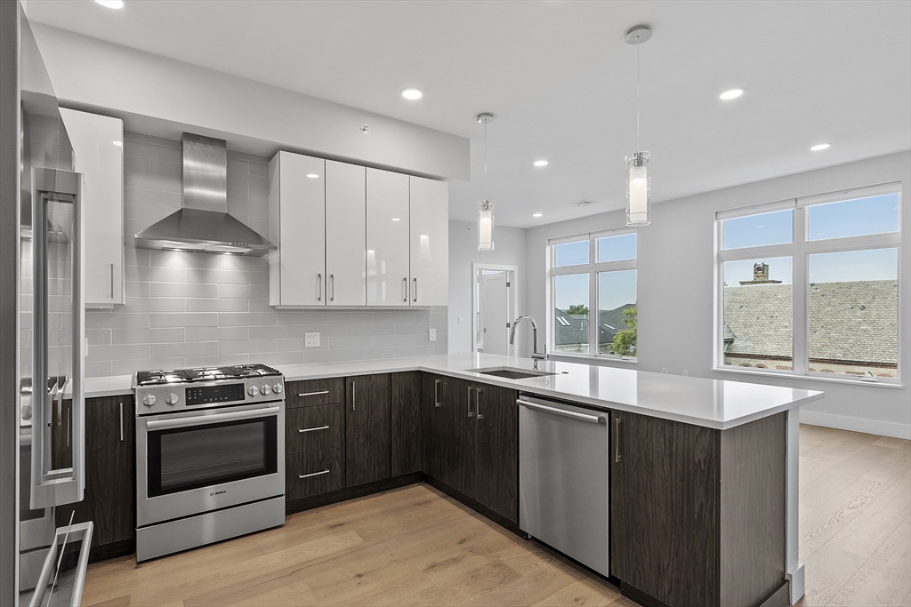 Somerville, Massachusetts, 02143, United States, 2 Bedrooms Bedrooms, ,2 BathroomsBathrooms,Residential,For Sale,1737786