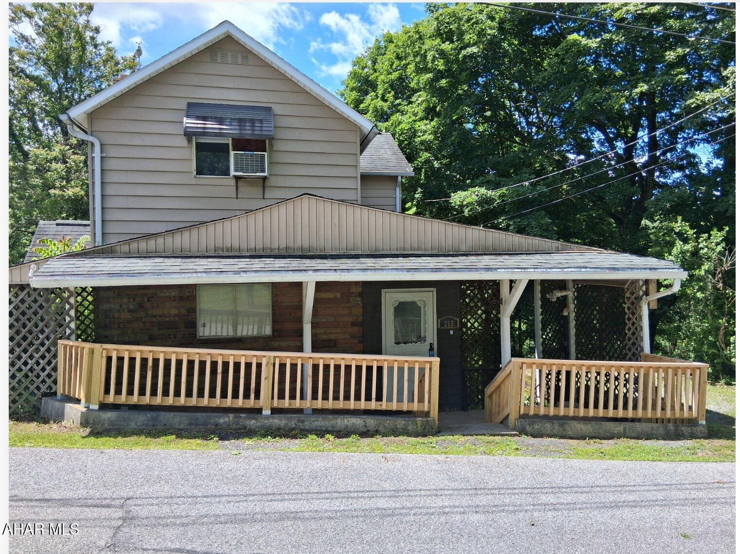 View St, Johnstown, PA 15902
