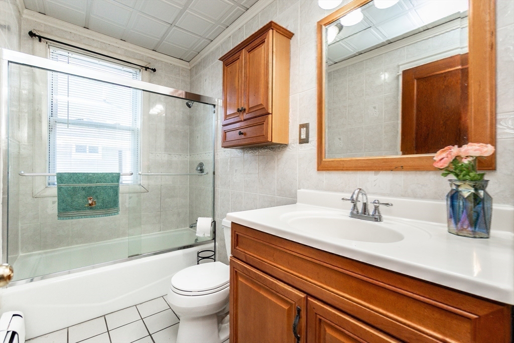 Lawrence, Massachusetts, 01841, United States, 6 Bedrooms Bedrooms, ,3 BathroomsBathrooms,Residential,For Sale,2048880
