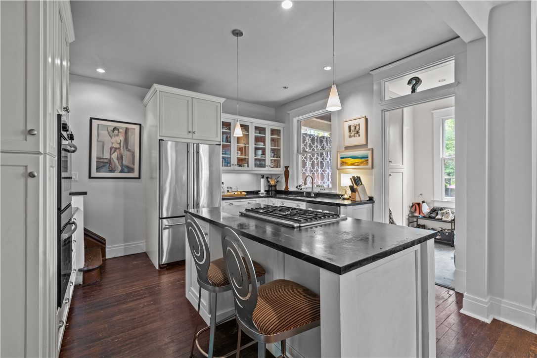 Point Breeze, Pennsylvania, 15206, United States, 6 Bedrooms Bedrooms, ,4 BathroomsBathrooms,Residential,For Sale,1828152