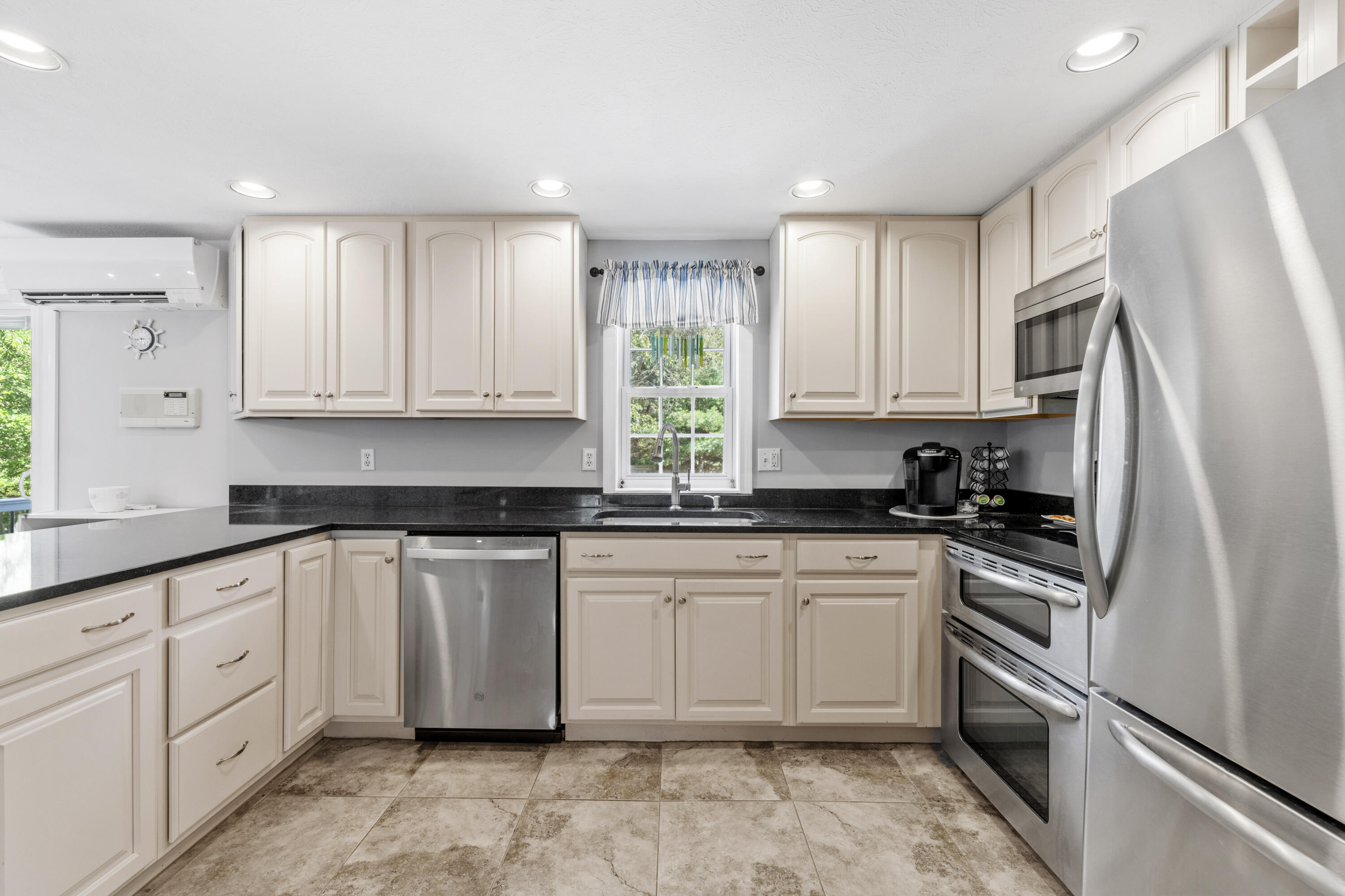 Kennebunk, Maine, 04043, United States, 4 Bedrooms Bedrooms, ,3 BathroomsBathrooms,Residential,For Sale,1901134