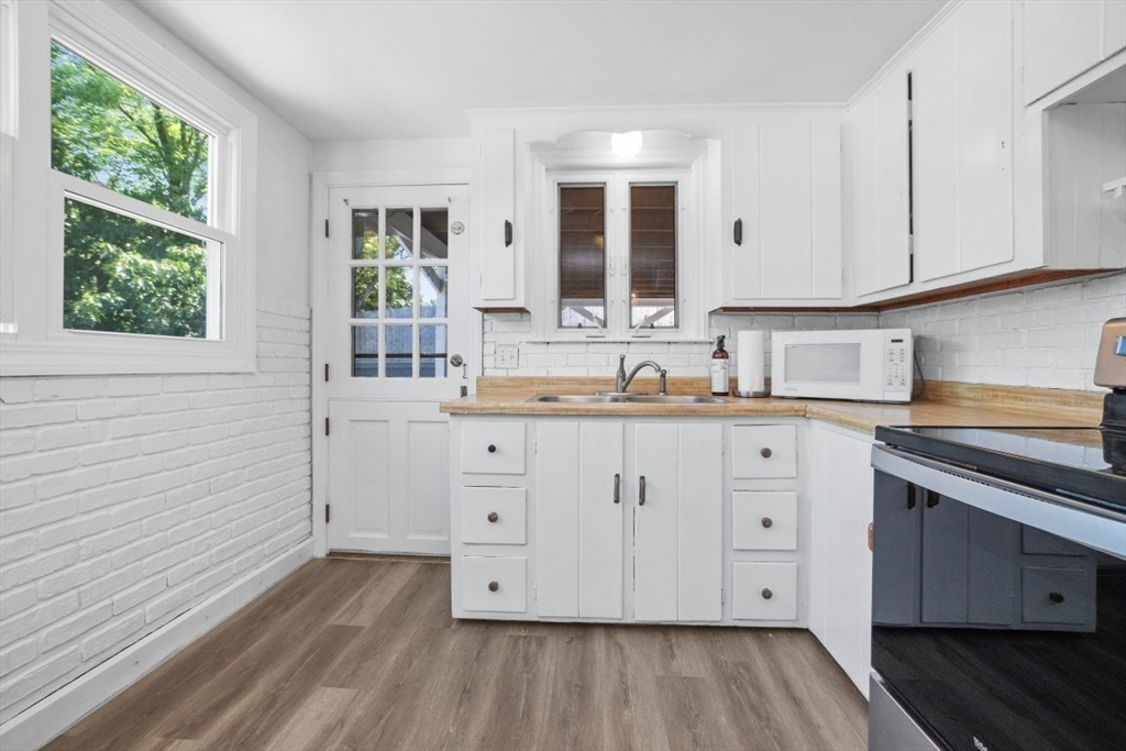 Weymouth, Massachusetts, 02190, United States, 2 Bedrooms Bedrooms, ,1 BathroomBathrooms,Residential,For Sale,1897259