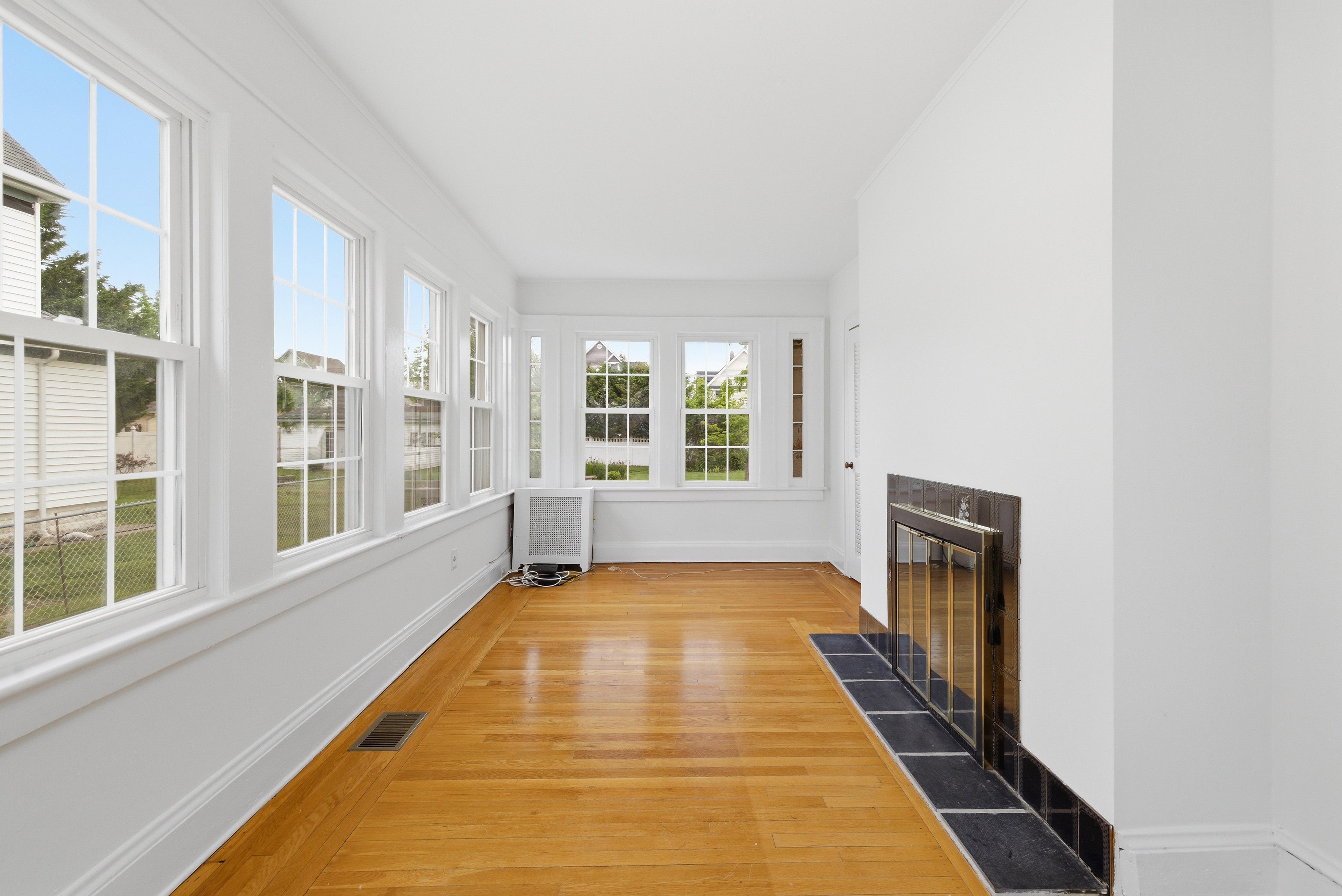  215 Lakeview Avenue, Rockville Centre, NY, 11570 - 物件實景