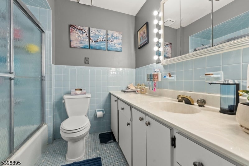 West Orange Twp., New Jersey, 07052, United States, 3 Bedrooms Bedrooms, ,3 BathroomsBathrooms,Residential,For Sale,2002469